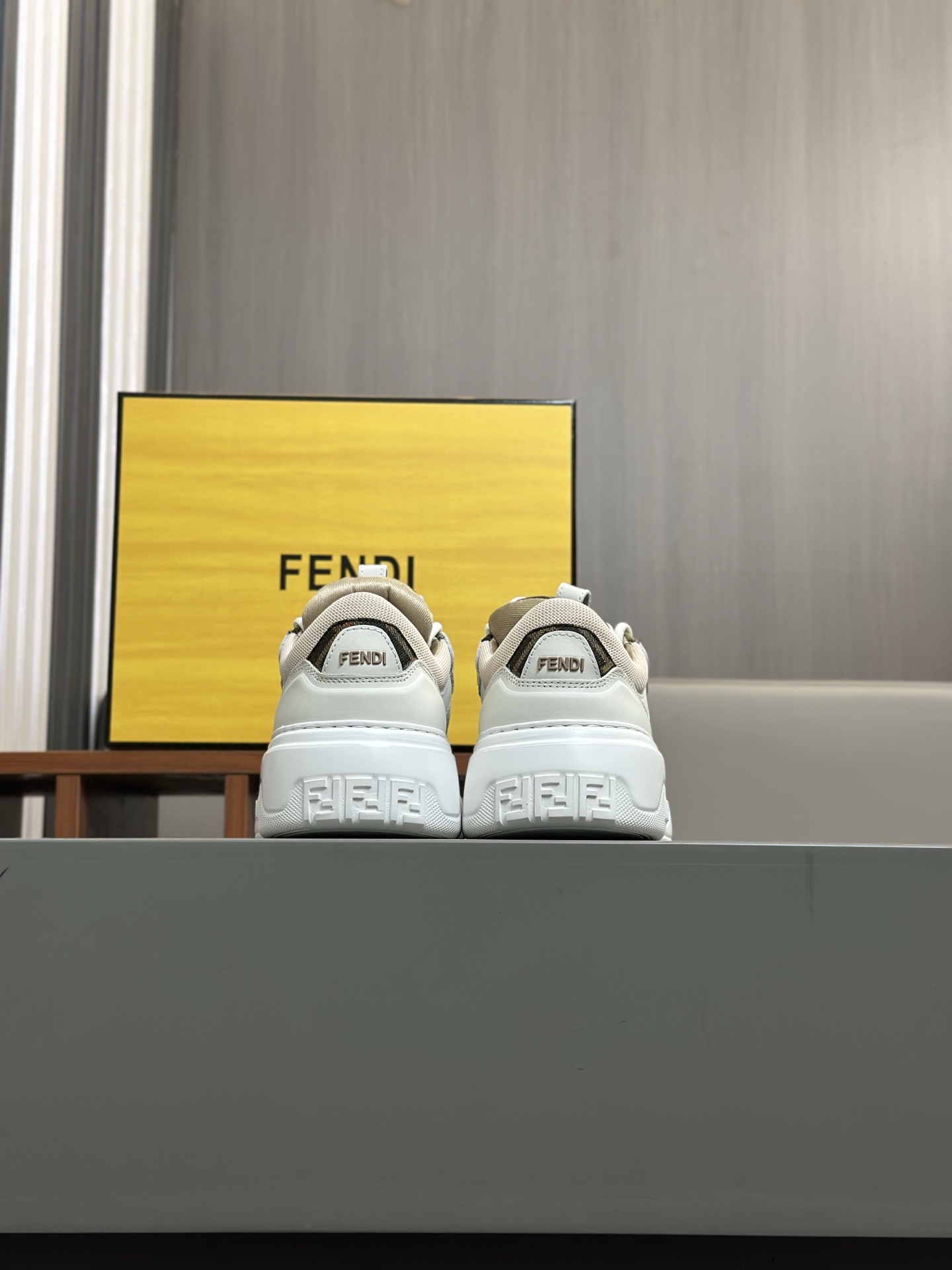 [FENDI] Fendi P380-Calidad de gama alta Original casual sneakers- Parte superior: piel de becerro na