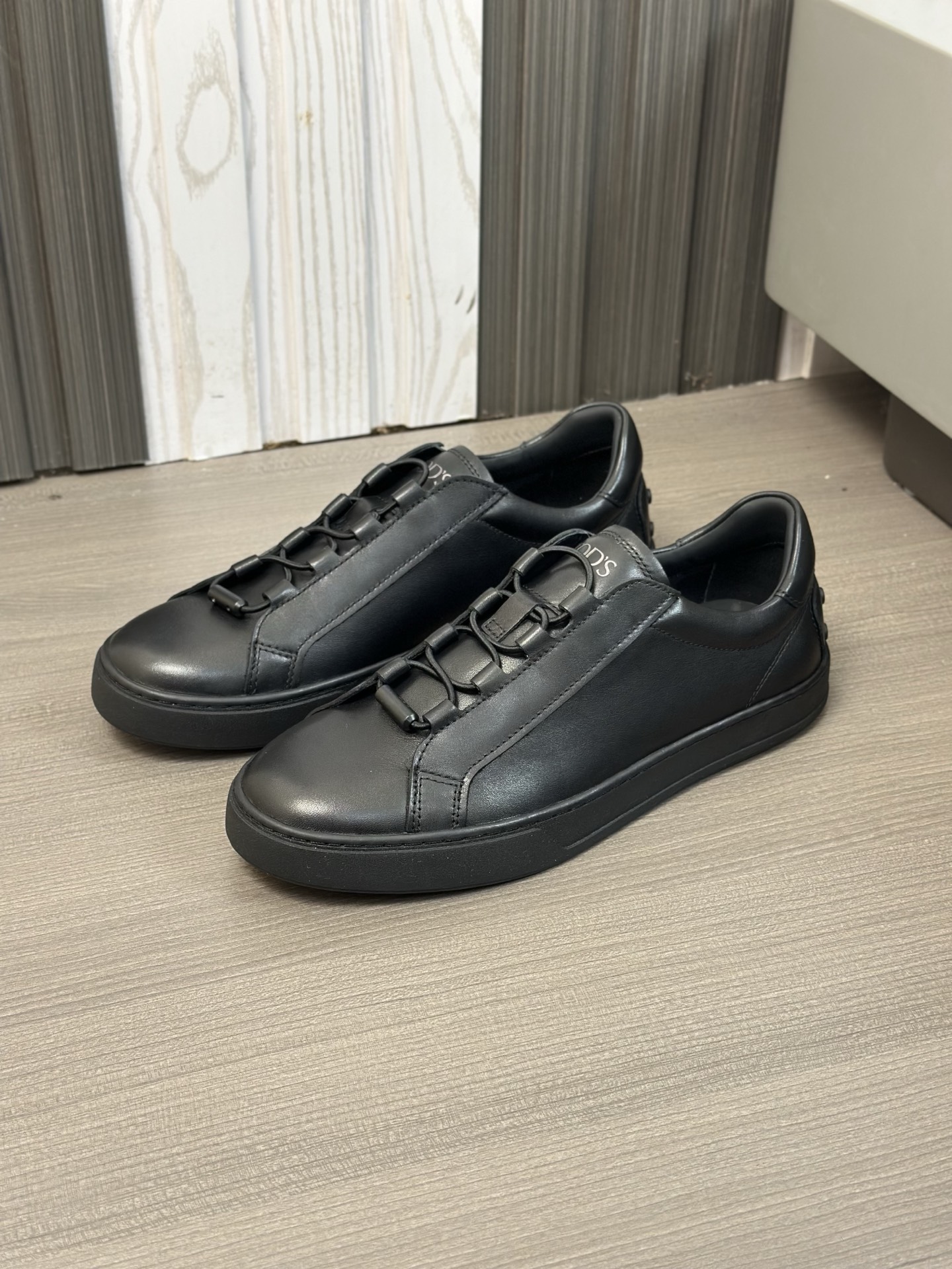 460TODS Tod's New SneakersEstas deportivas Tod's están confeccionadas en elegante piel de vacuno con