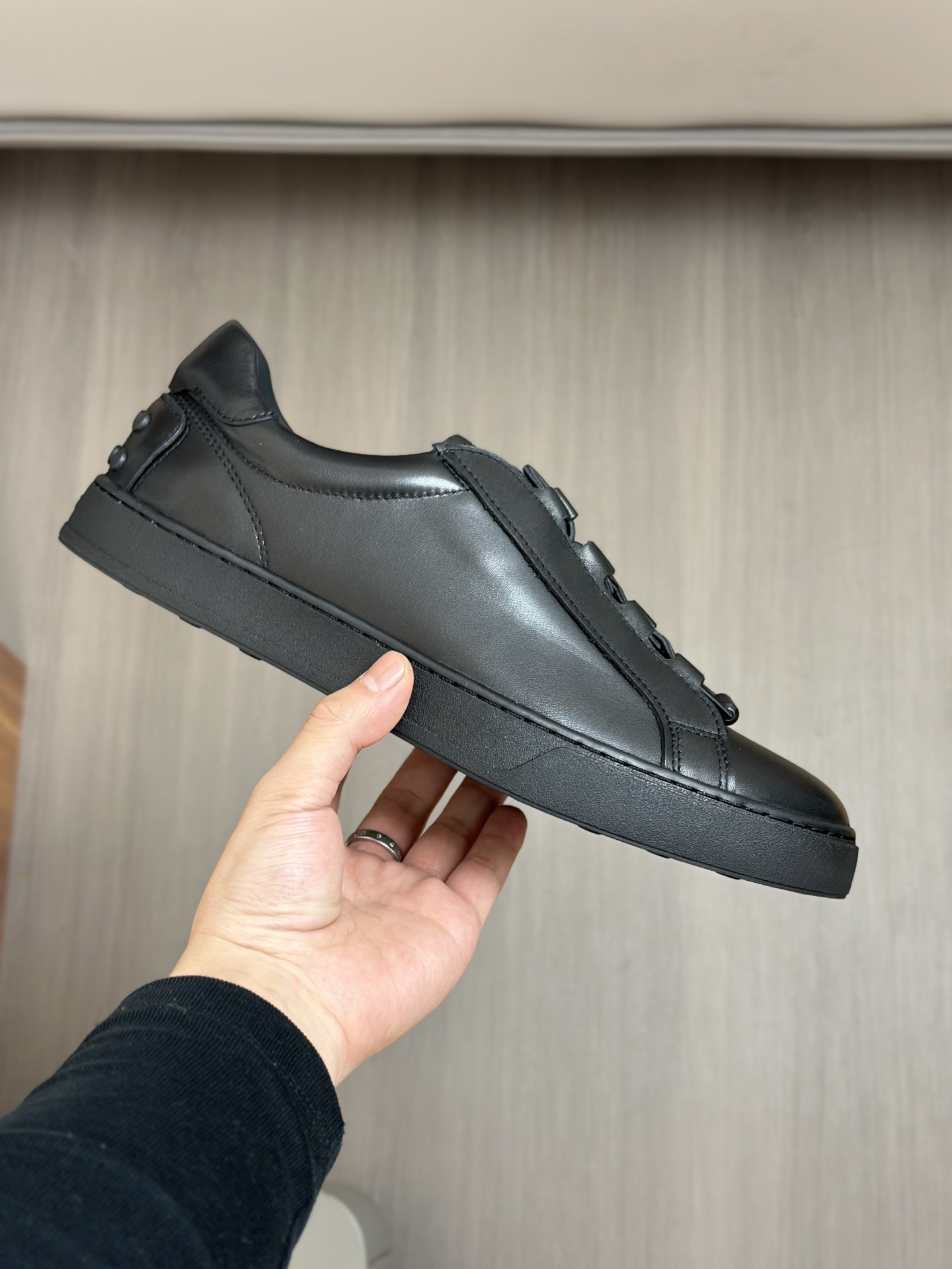 460TODS Tod's New SneakersEstas deportivas Tod's están confeccionadas en elegante piel de vacuno con
