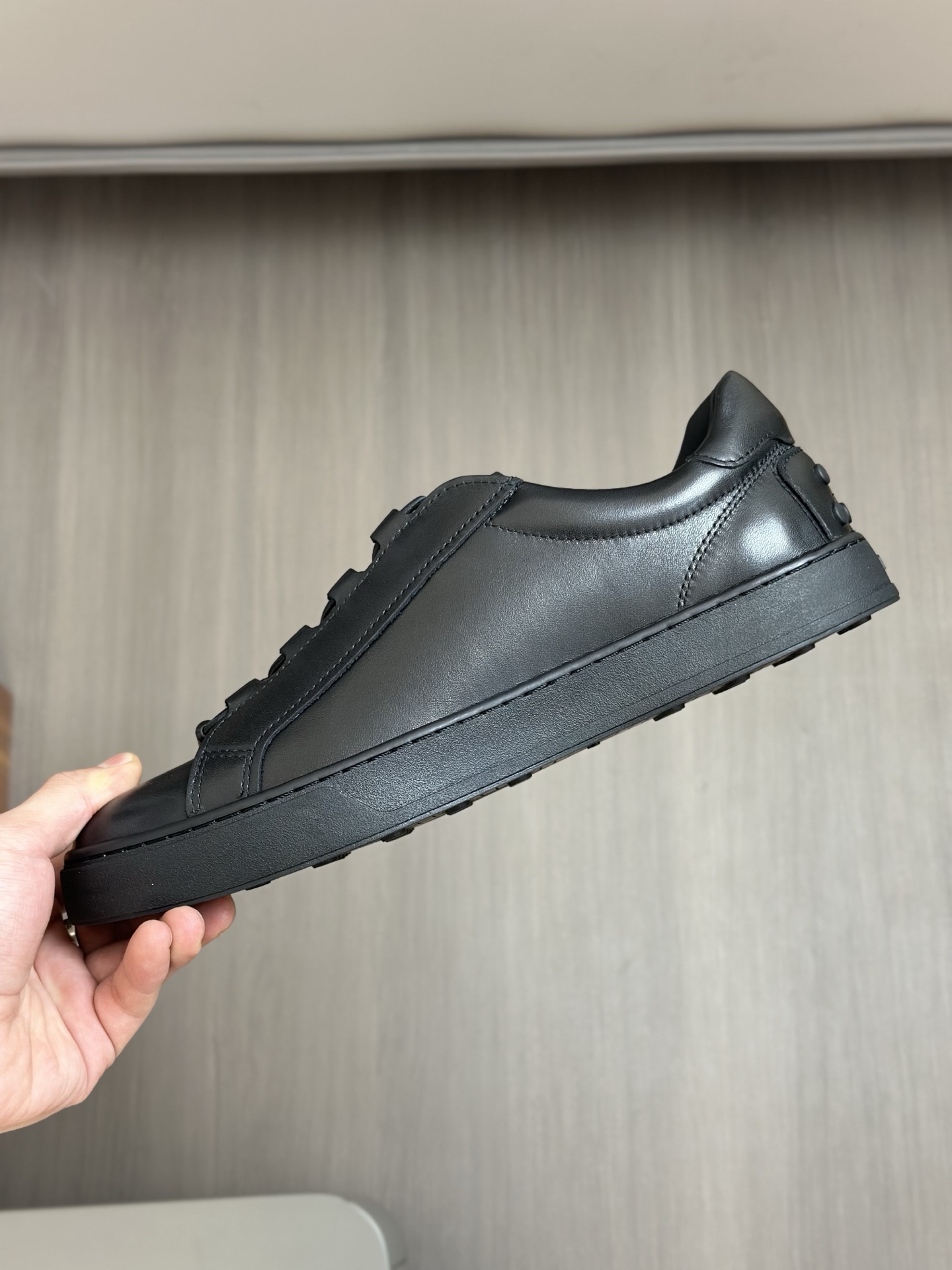 460TODS Tod's New SneakersEstas deportivas Tod's están confeccionadas en elegante piel de vacuno con