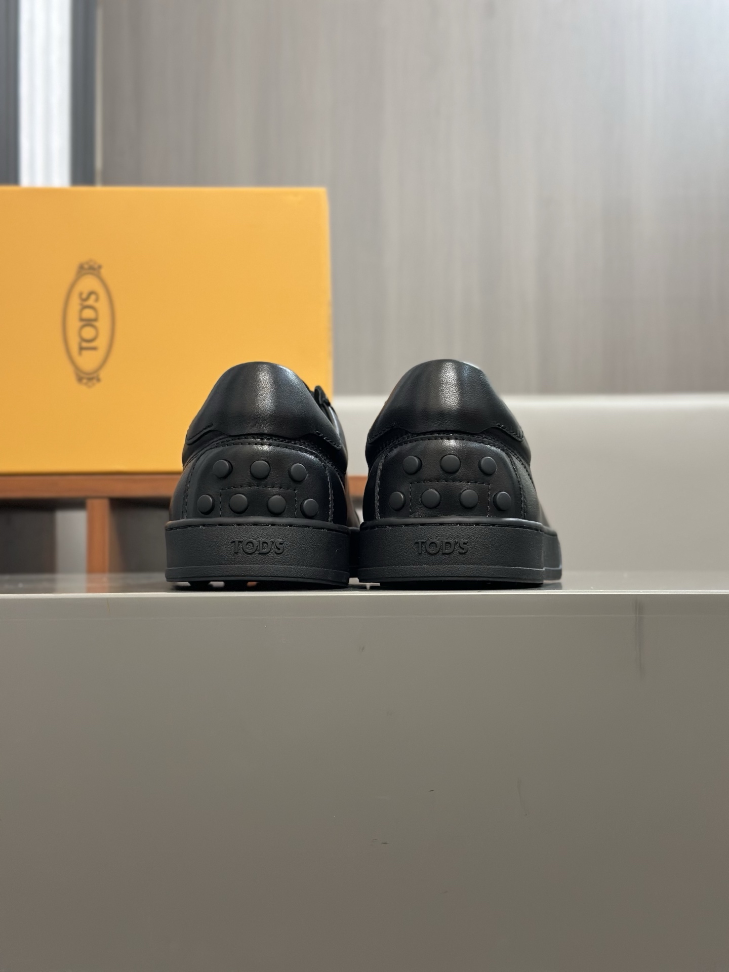 460TODS Tod's New SneakersEstas deportivas Tod's están confeccionadas en elegante piel de vacuno con