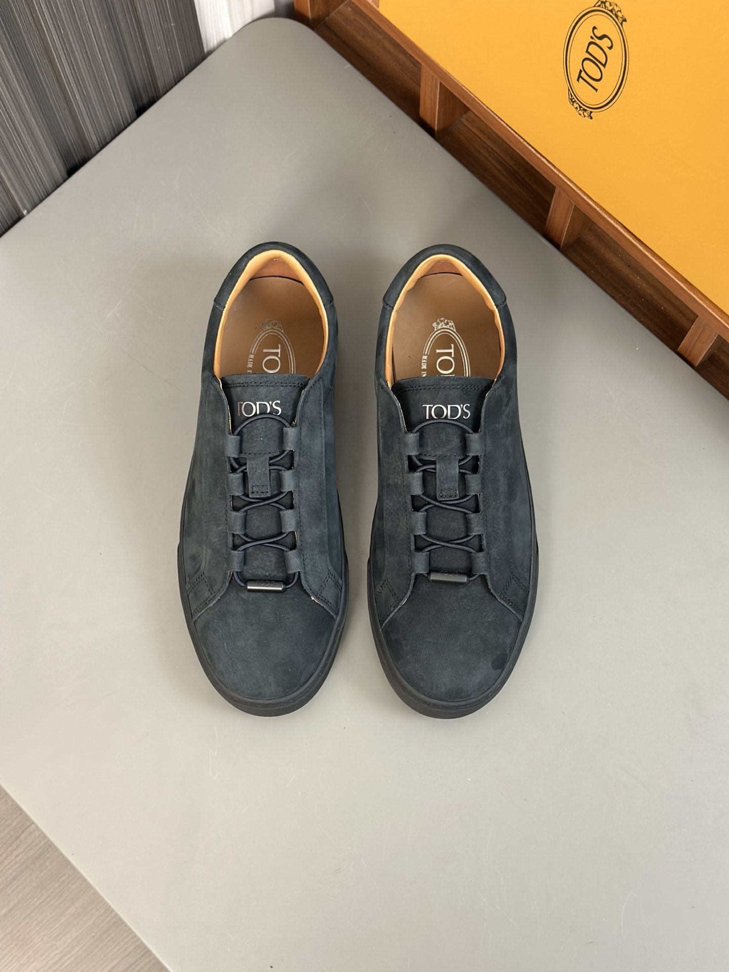 460TODS Tod's New SneakersEstas deportivas Tod's están confeccionadas en elegante piel de vacuno con