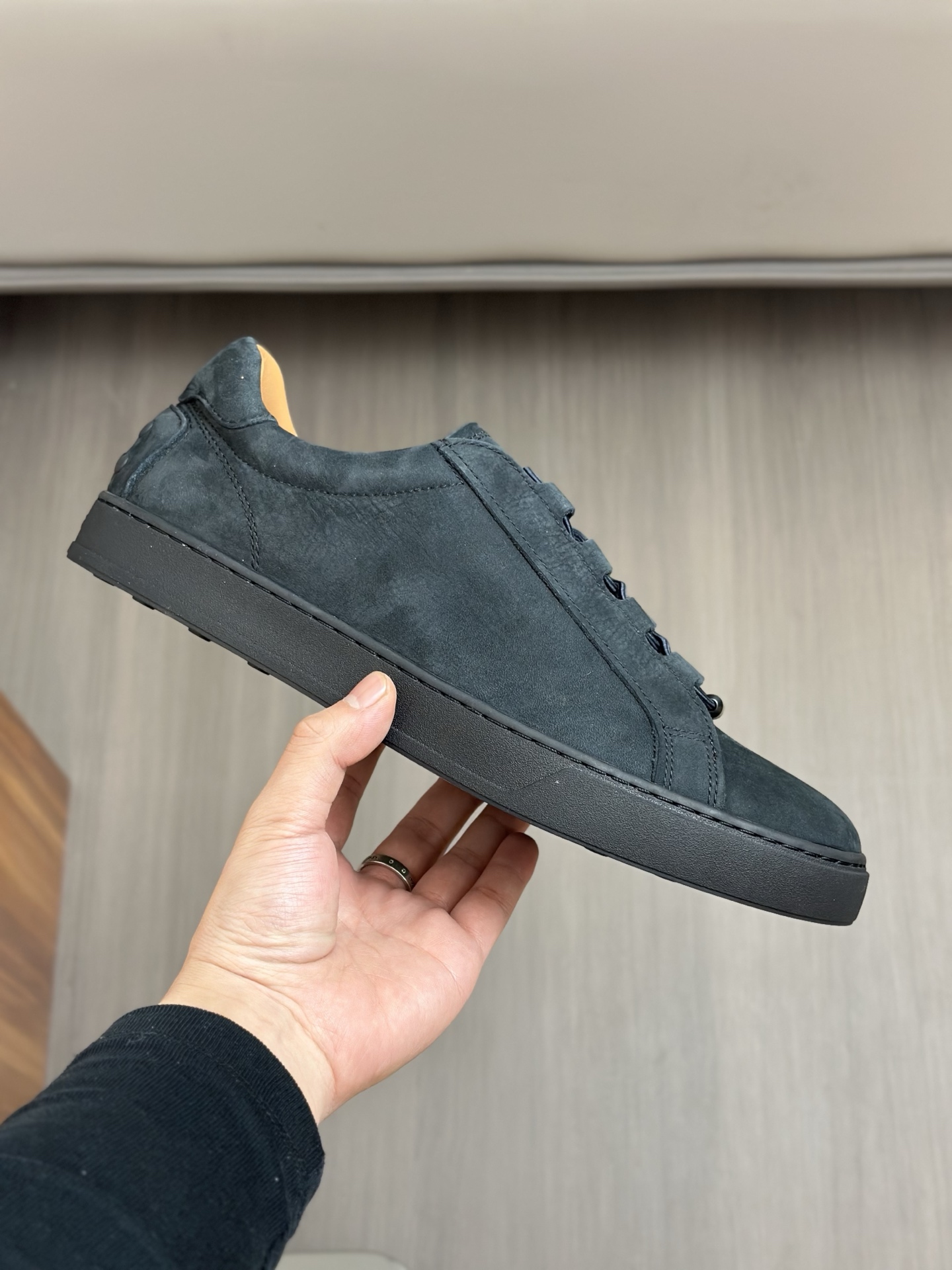 460TODS Tod's New SneakersEstas deportivas Tod's están confeccionadas en elegante piel de vacuno con