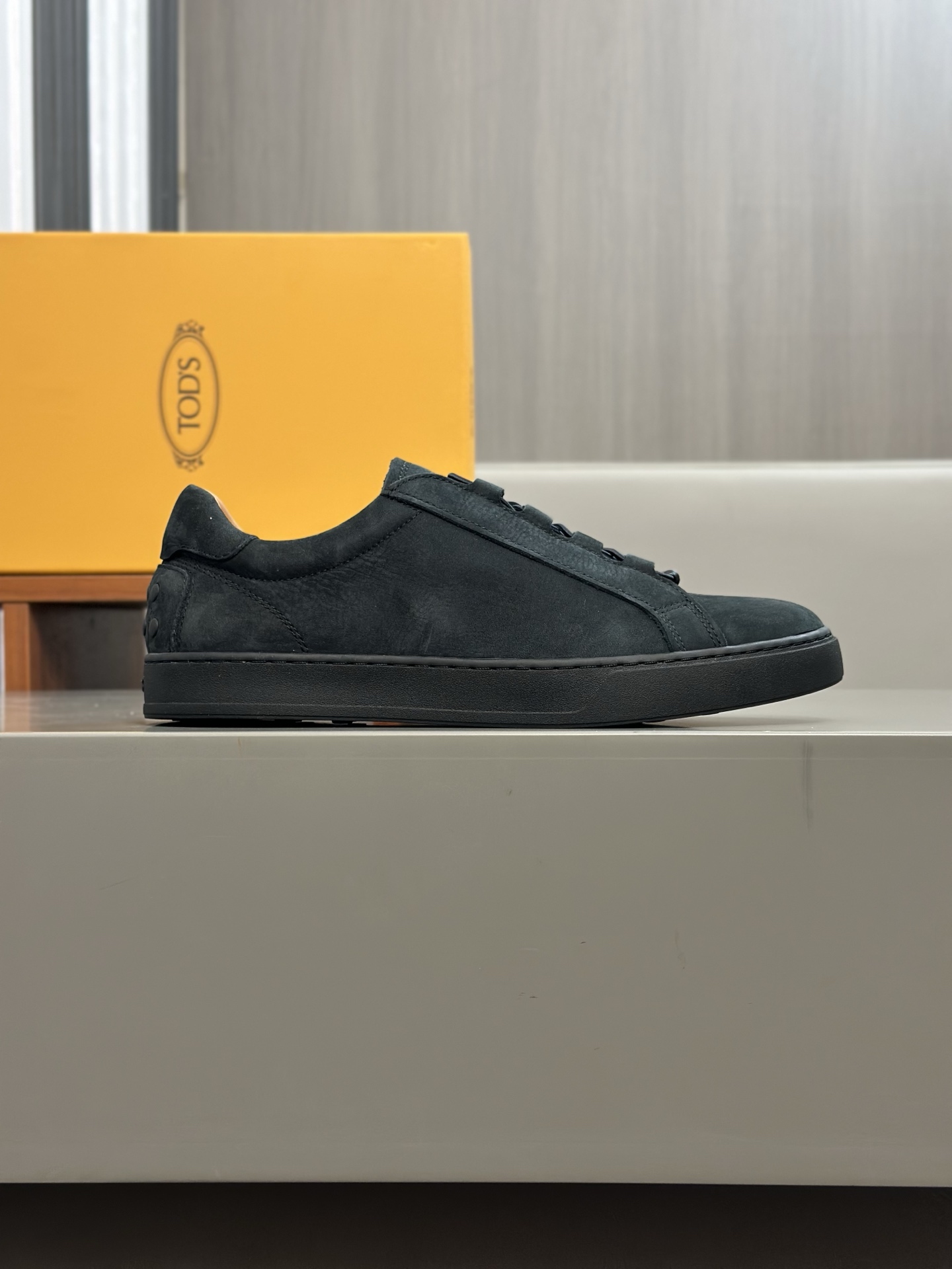460TODS Tod's New SneakersEstas deportivas Tod's están confeccionadas en elegante piel de vacuno con