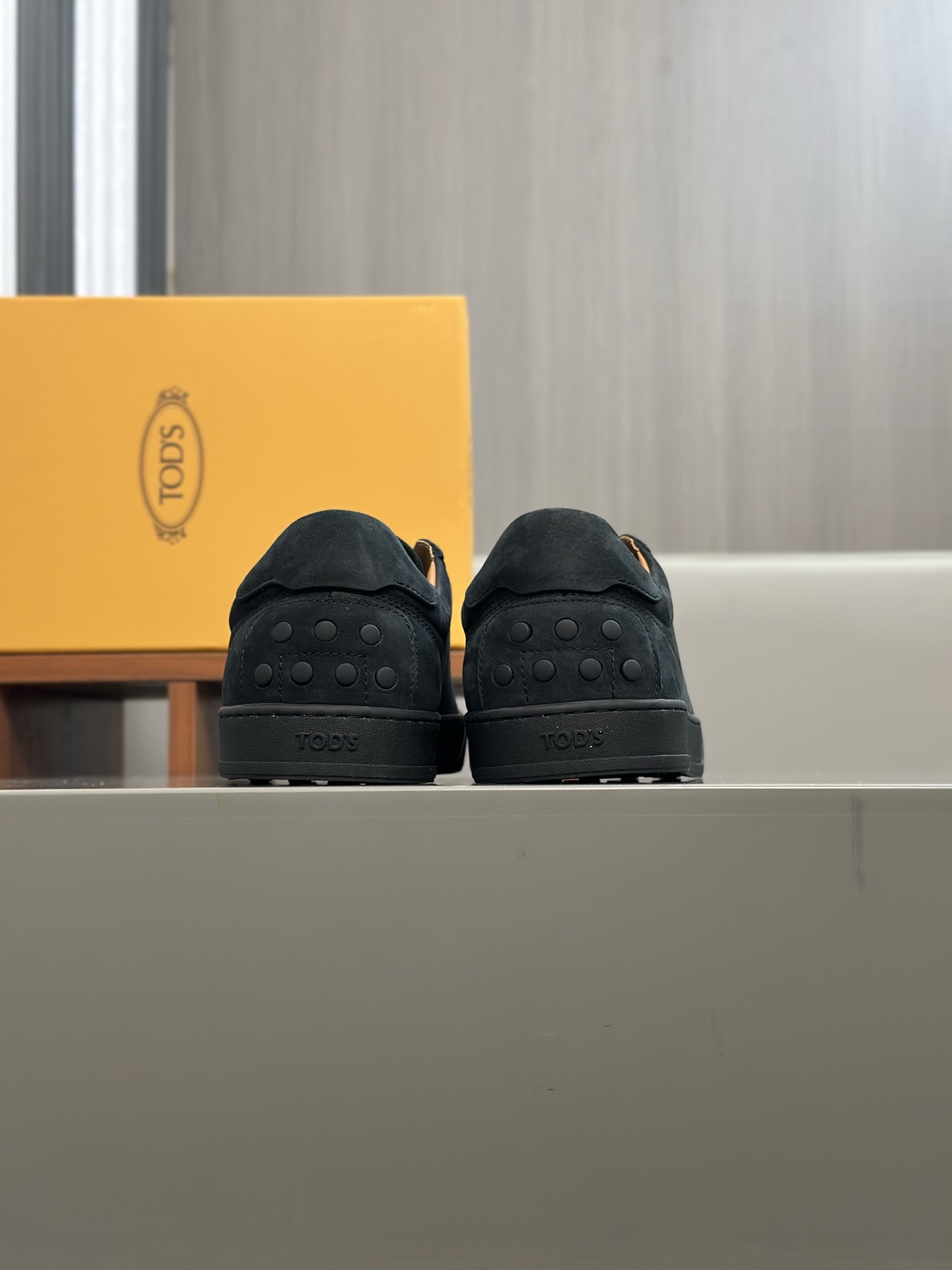 460TODS Tod's New SneakersEstas deportivas Tod's están confeccionadas en elegante piel de vacuno con