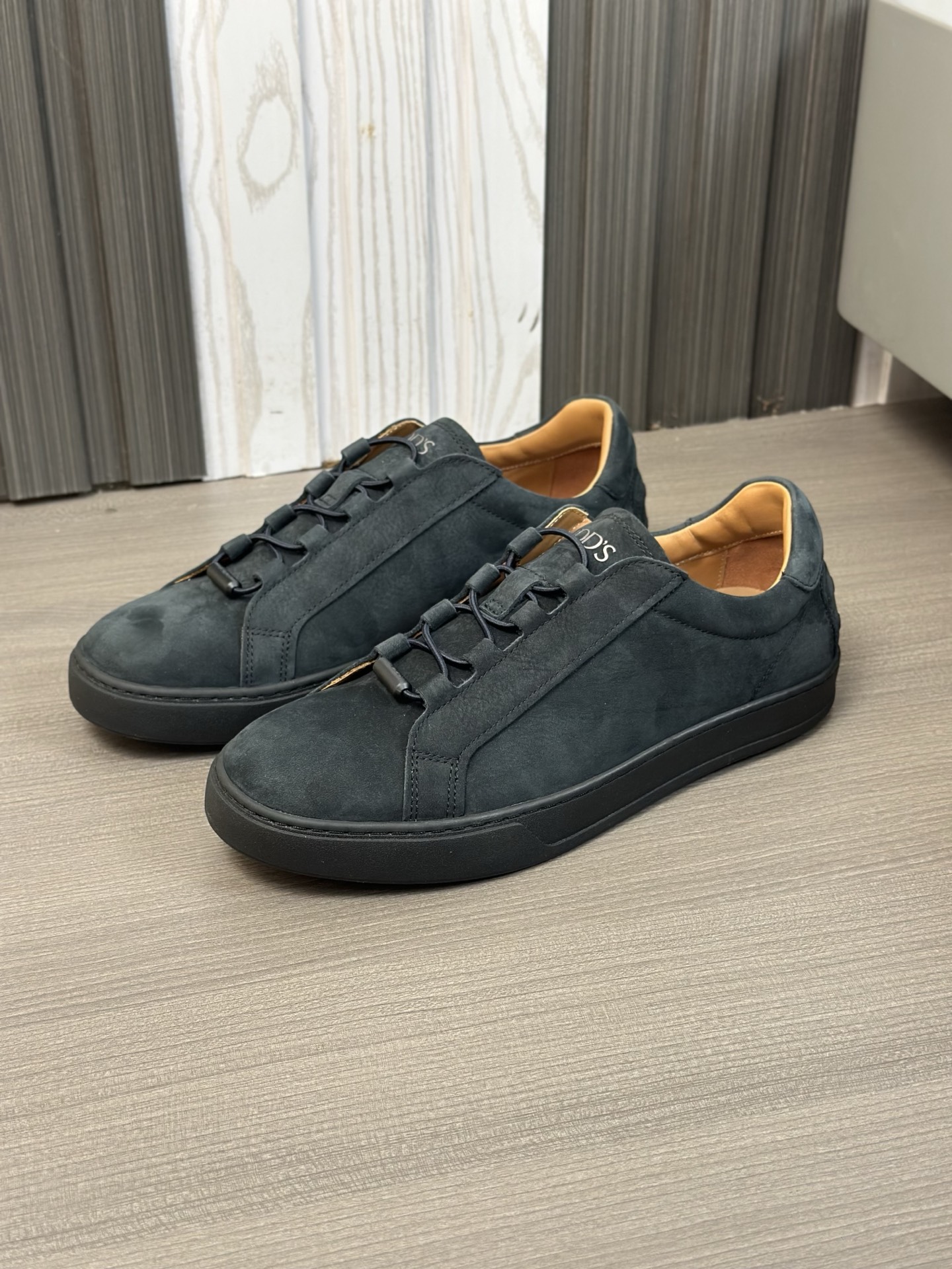 460TODS Tod's New SneakersEstas deportivas Tod's están confeccionadas en elegante piel de vacuno con