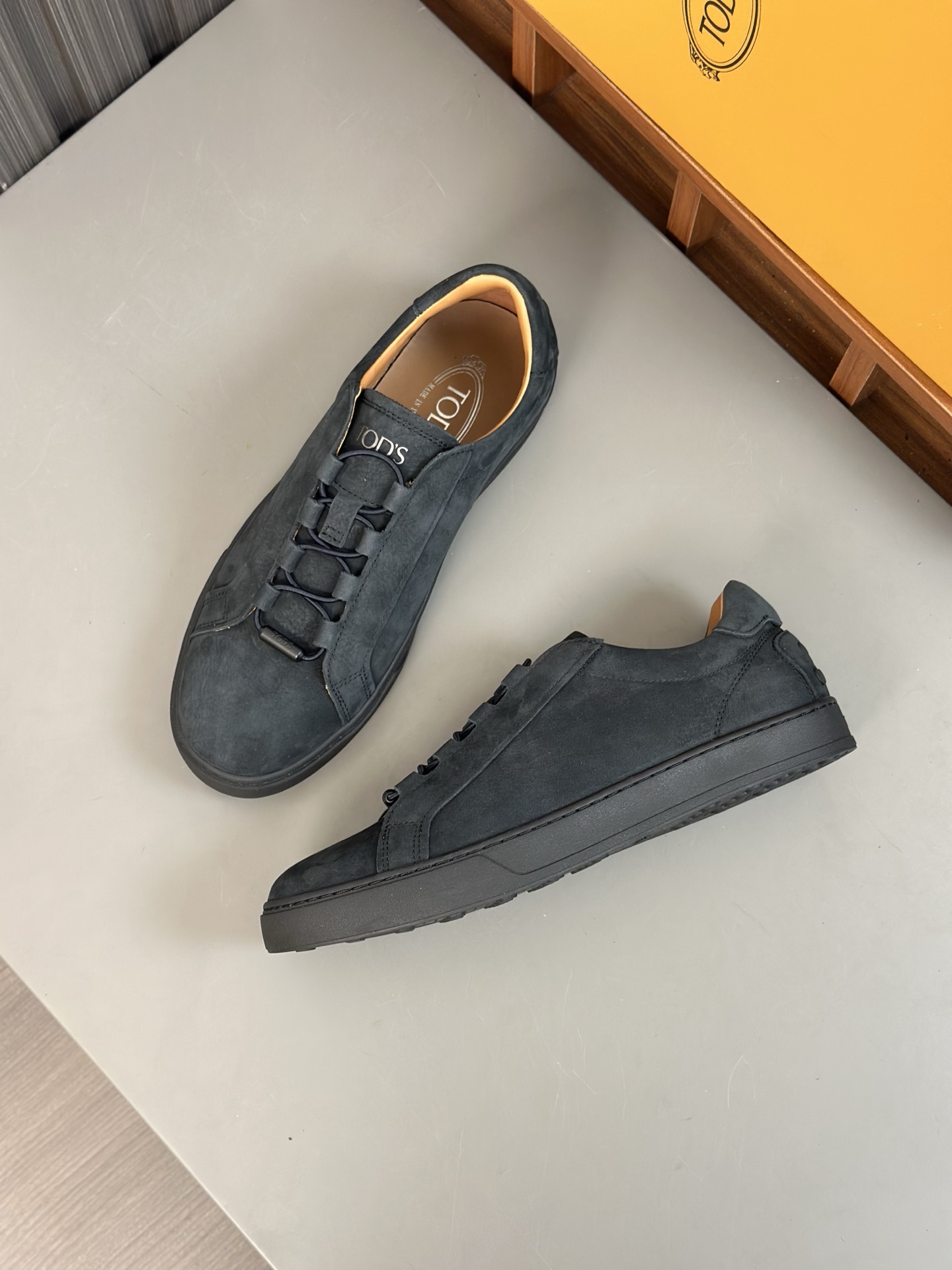 460TODS Tod's New SneakersEstas deportivas Tod's están confeccionadas en elegante piel de vacuno con