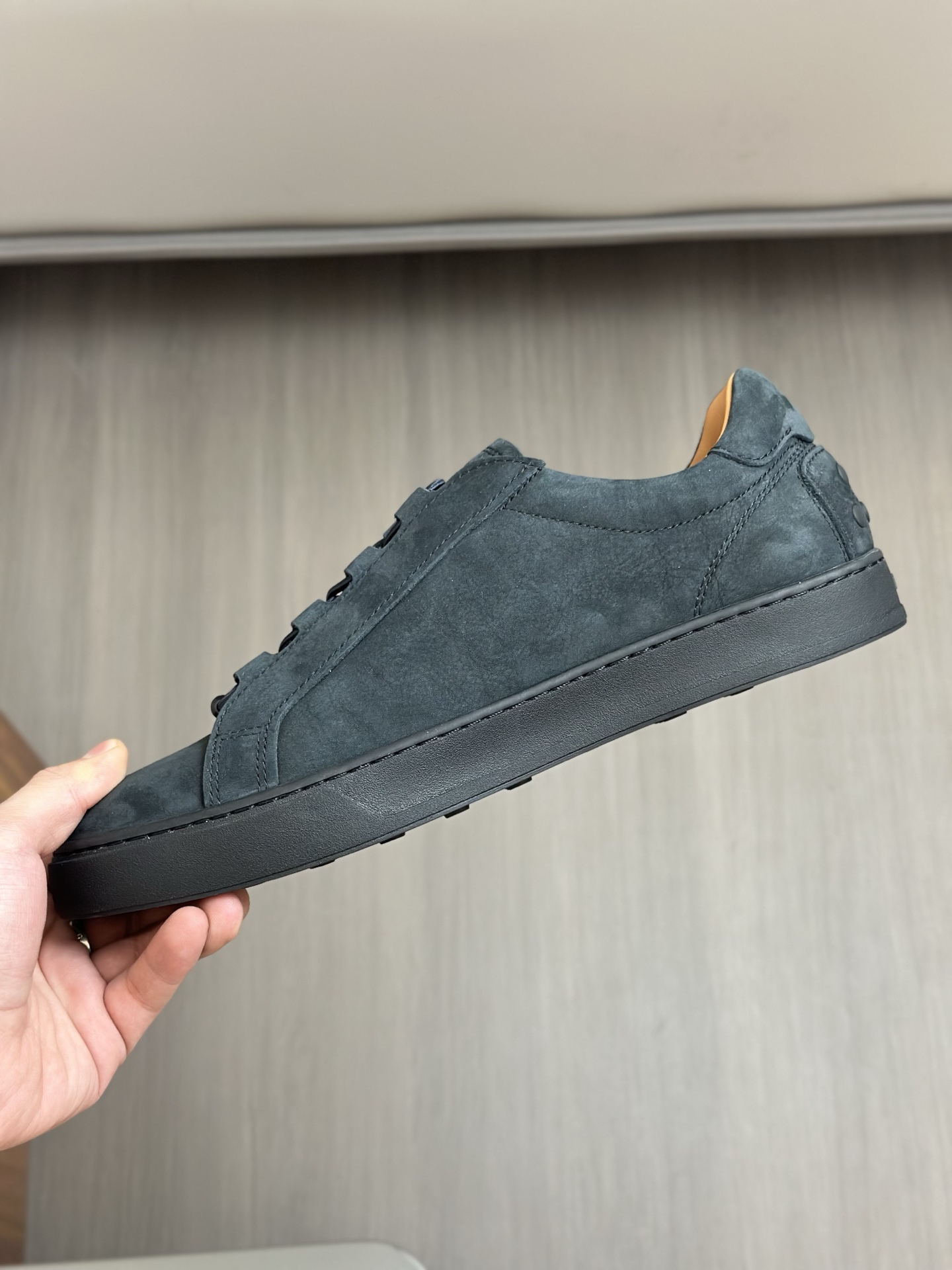 460TODS Tod's New SneakersEstas deportivas Tod's están confeccionadas en elegante piel de vacuno con