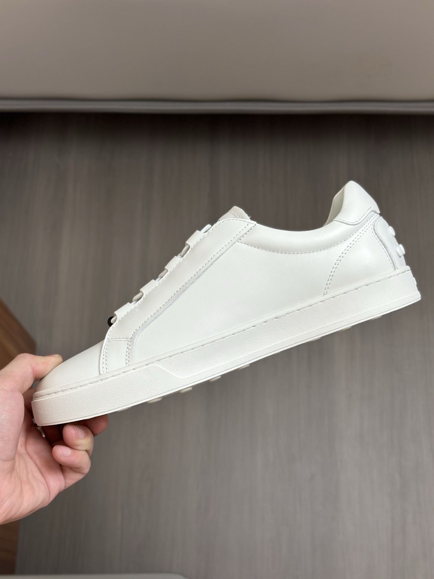 460TODS Tod's New SneakersEstas deportivas Tod's están confeccionadas en elegante piel de vacuno con