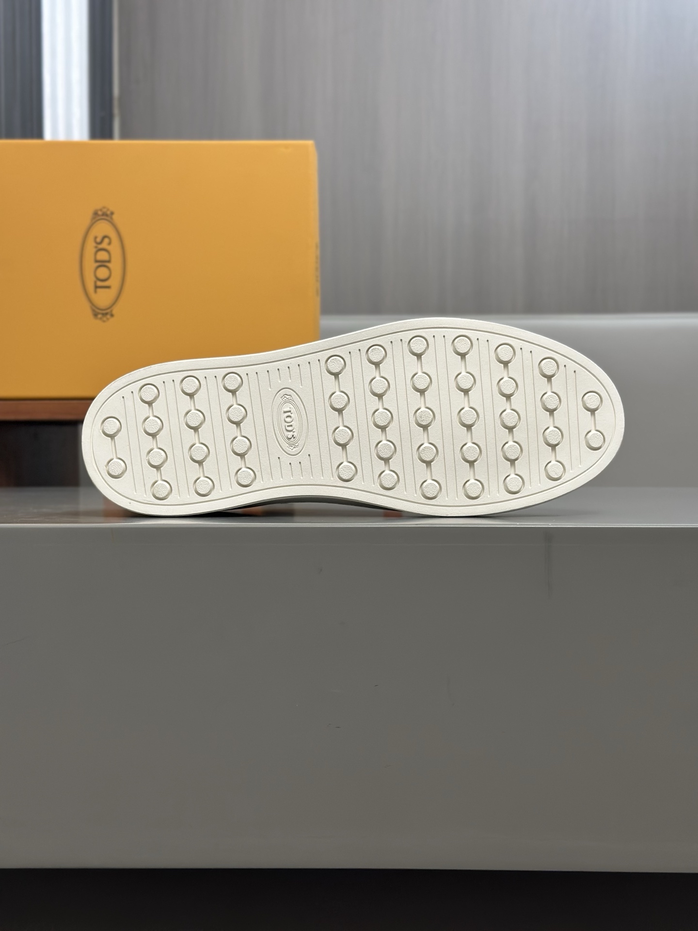 460TODS Tod's New SneakersEstas deportivas Tod's están confeccionadas en elegante piel de vacuno con