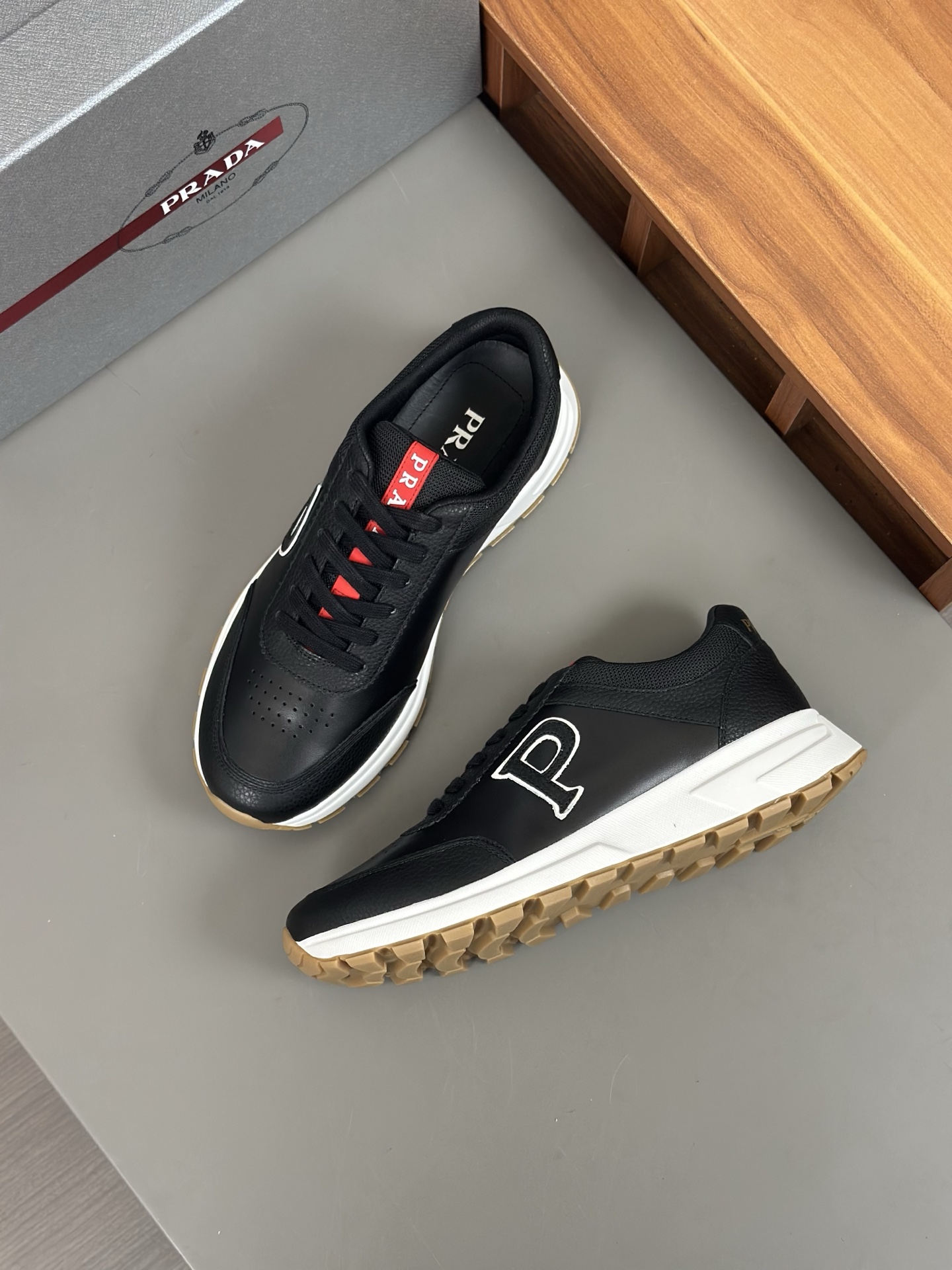 Prada Men's Leather Sneakers Designer Fashionable Urban Street Style Shoes 6 i1744054478935 7870 0 4