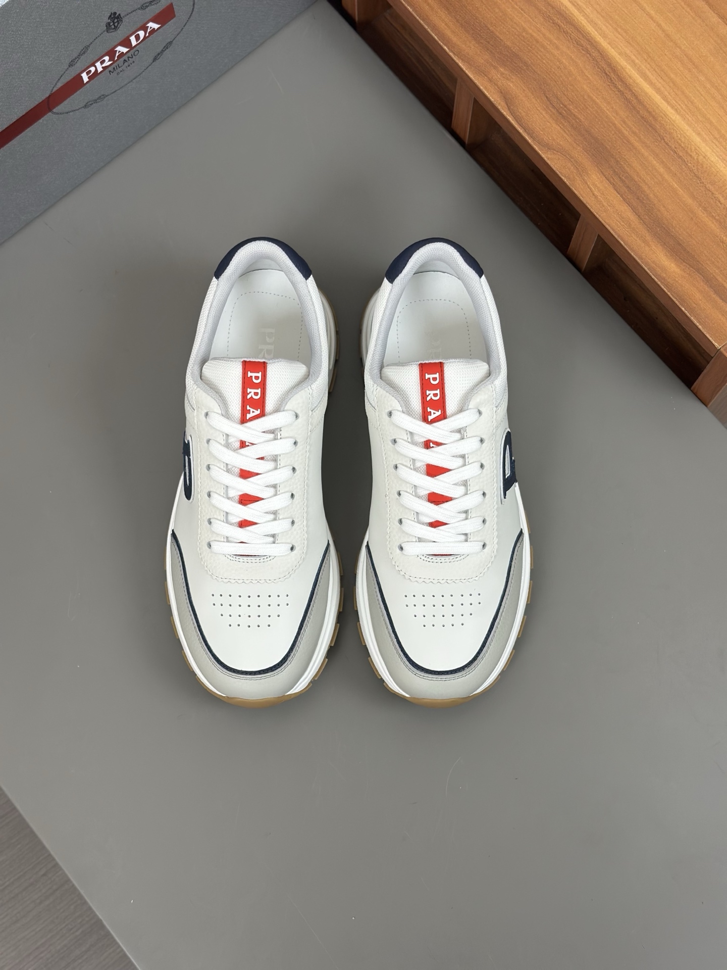Prada Men's Leather Sneakers White Casual Lace-Up Shoes Size 39-44 1 Prada Men's Leather Sneakers White Casual Lace-Up Shoes Size 39-44