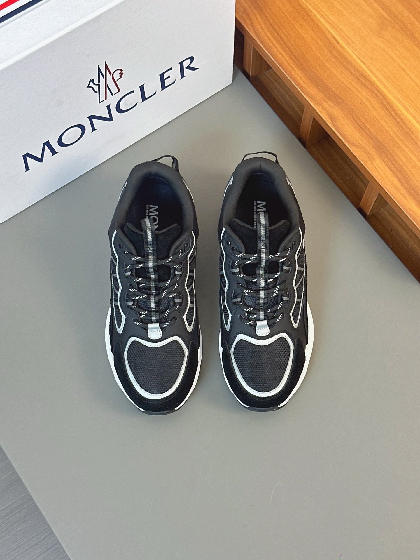 NO:276525,Moncler cover men's shoes and sneakers, imported cowhide surface, neoprene rubber, various materials are spliced ​​together. The upper is designed with shoelaces and rubber inserts, the heel Moncler logo, and the outsole is made of TPU   rubber   high elastic rubber foam combination. It has high elasticity and high wear resistance and improves comfort. It is worth buying whether it is the upper or color design!  Size39-44 (38 45 custom made), christian louboutin, Moncler, sneakers, cowhide19860909Moncler蒙口 男鞋运动鞋,进口牛皮面、氯丁橡胶 各种材质拼接打造,鞋面采用鞋带和橡胶嵌件设计,后跟Moncler标志,大底采用TPU 橡胶 高弹橡胶发泡组合成型,具有高弹性高耐磨性,提高舒适性,无论是鞋面还是颜色设计都值得入手！Size39-44（38 45定做）,,christian louboutin,Moncler,sneakers,cowhide,Men's shoes