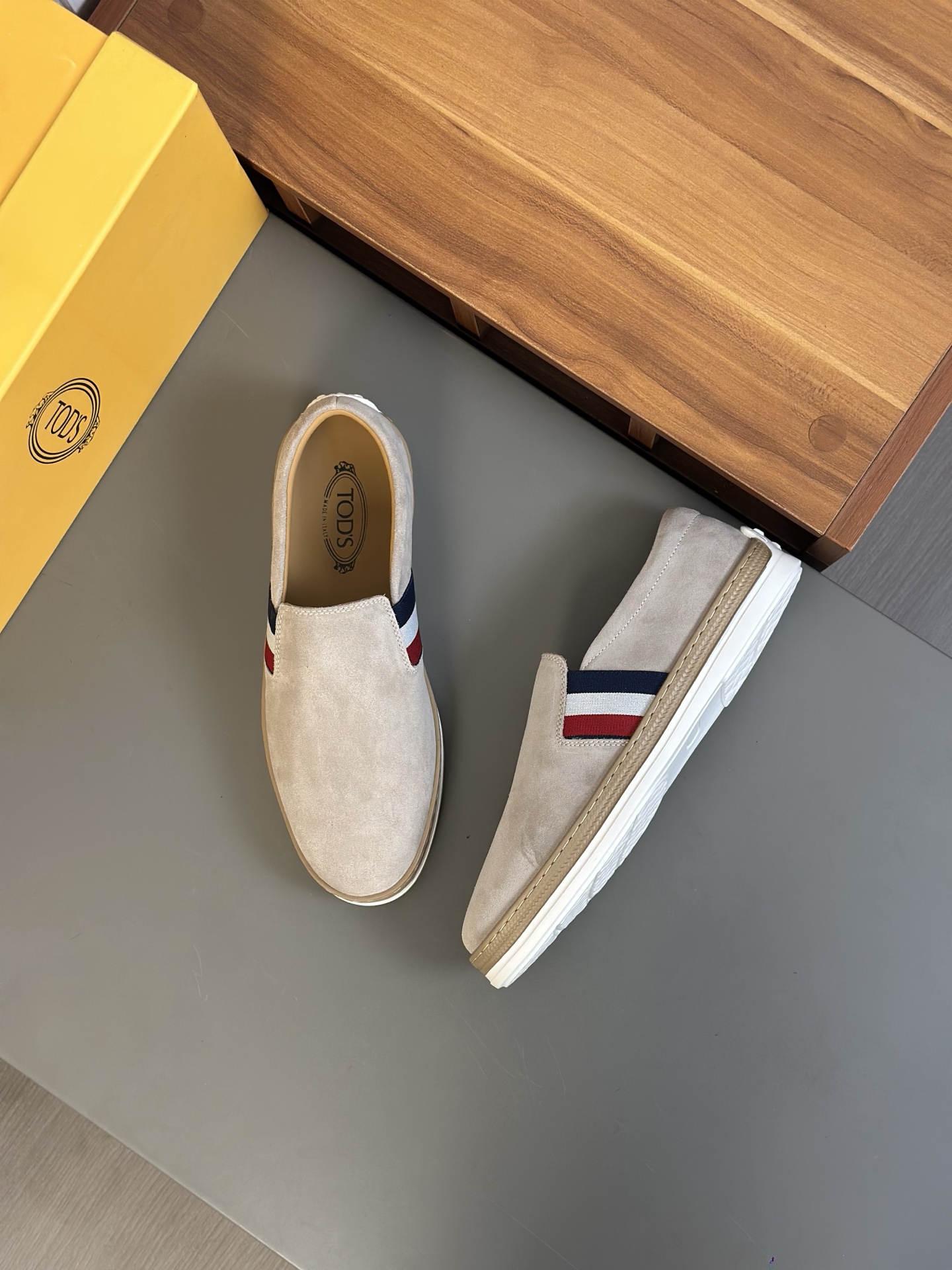 TOD'S/Tod's nuevos mocasines de hombre esta sección de zapatos a aterciopelada suave gamuza y piel d