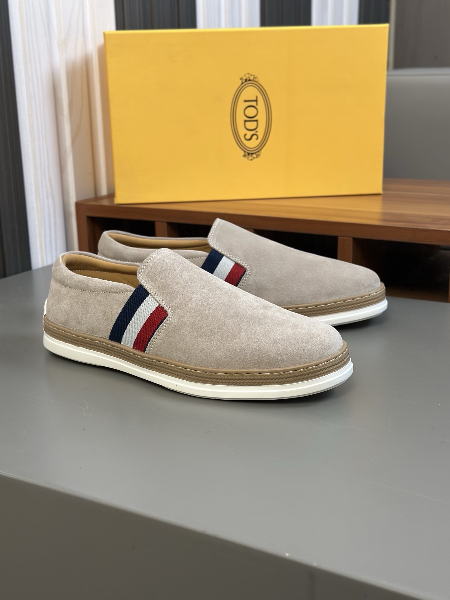 TOD'S/Tod's nuevos mocasines de hombre esta sección de zapatos a aterciopelada suave gamuza y piel d