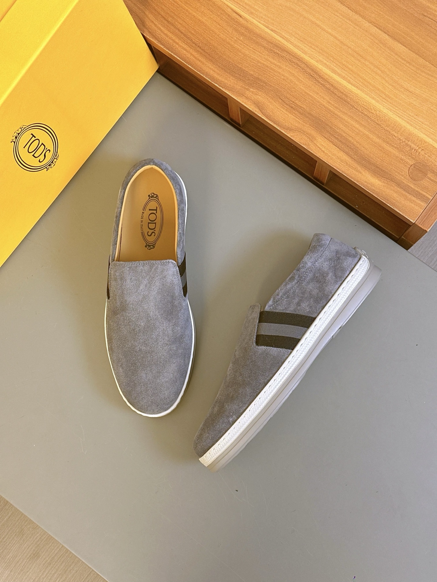 TOD'S/Tod's nuevos mocasines de hombre esta sección de zapatos a aterciopelada suave gamuza y piel d