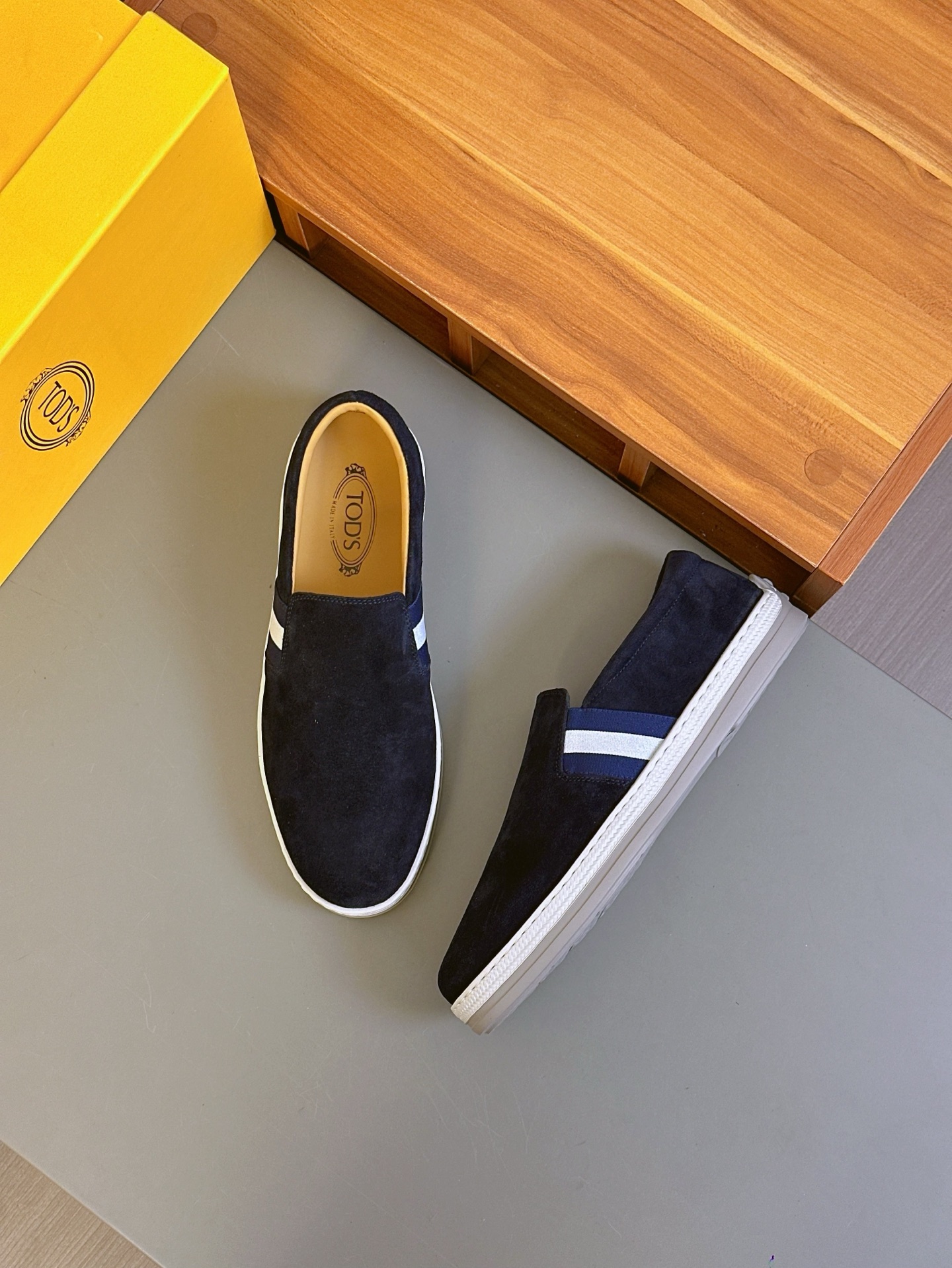 TOD'S/Tod's nuevos mocasines de hombre esta sección de zapatos a aterciopelada suave gamuza y piel d
