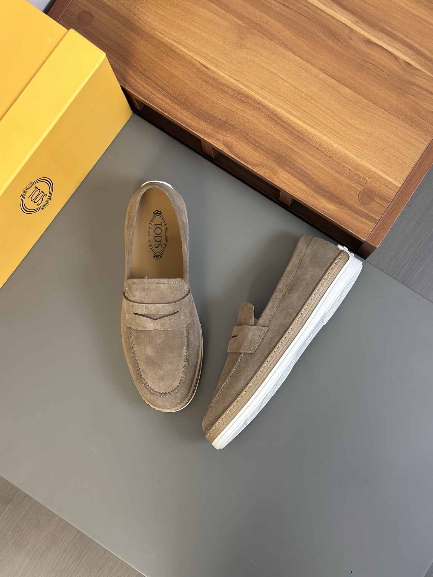 TOD'S/Tod's nuevos mocasines de hombre esta sección de zapatos a aterciopelada suave gamuza y piel d