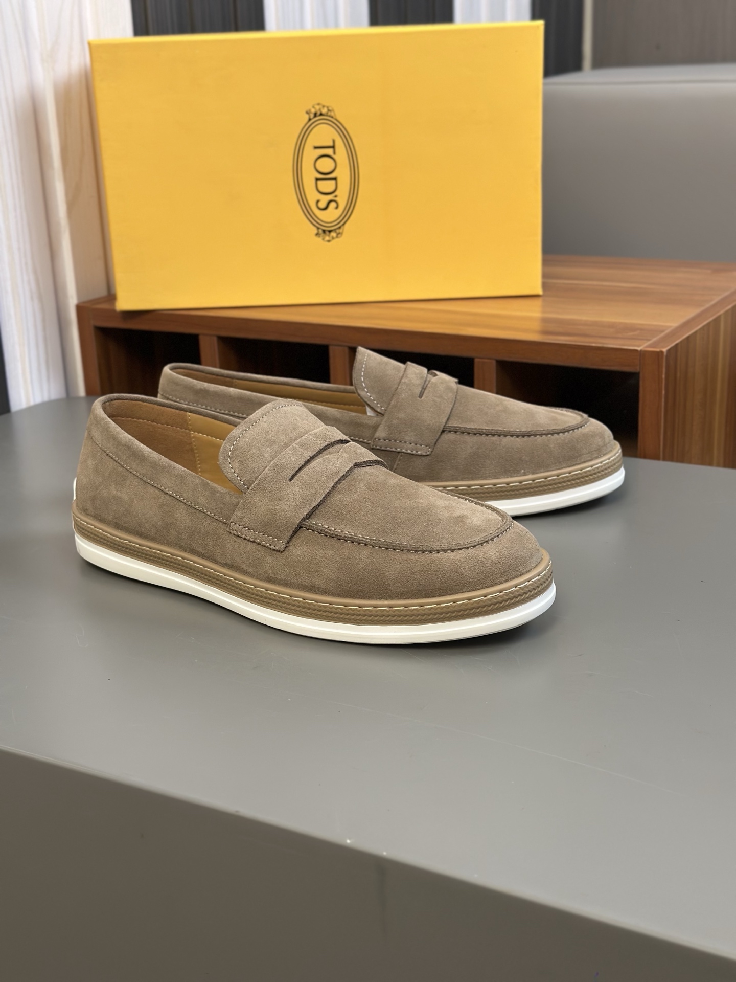 TOD'S/Tod's nuevos mocasines de hombre esta sección de zapatos a aterciopelada suave gamuza y piel d