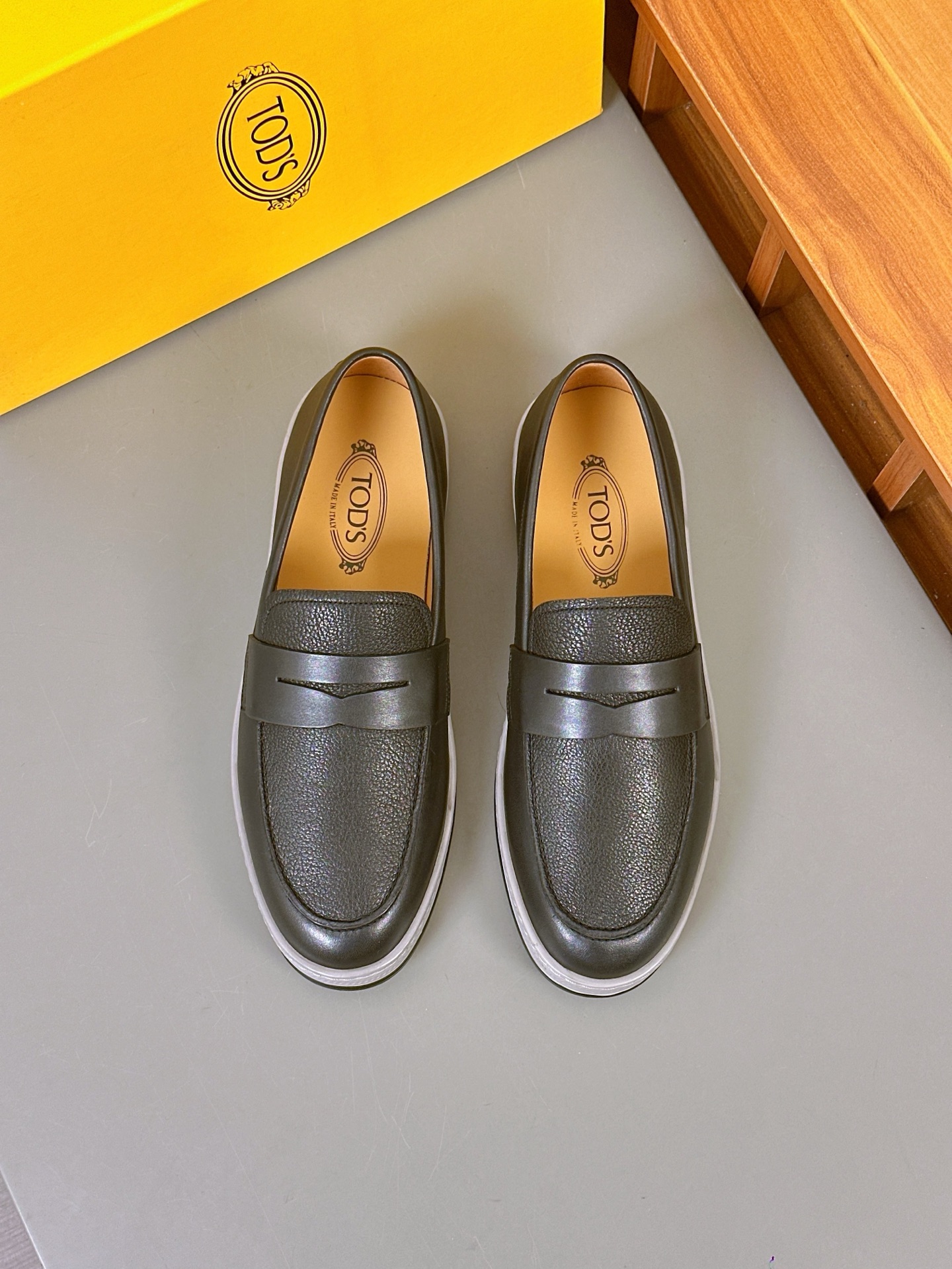 TOD'S/Tod's nuevos mocasines de hombre esta sección de zapatos a aterciopelada suave gamuza y piel d