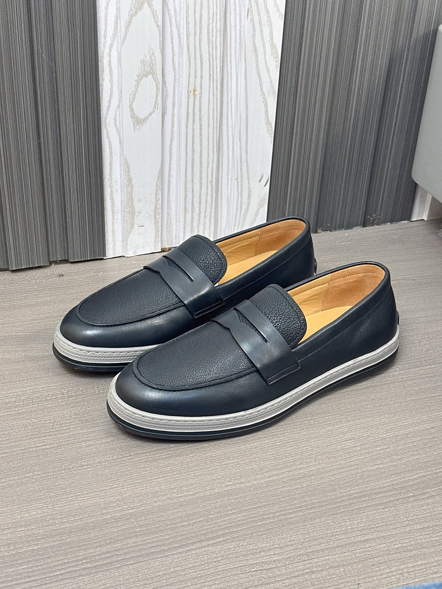 TOD'S/Tod's nuevos mocasines de hombre esta sección de zapatos a aterciopelada suave gamuza y piel d