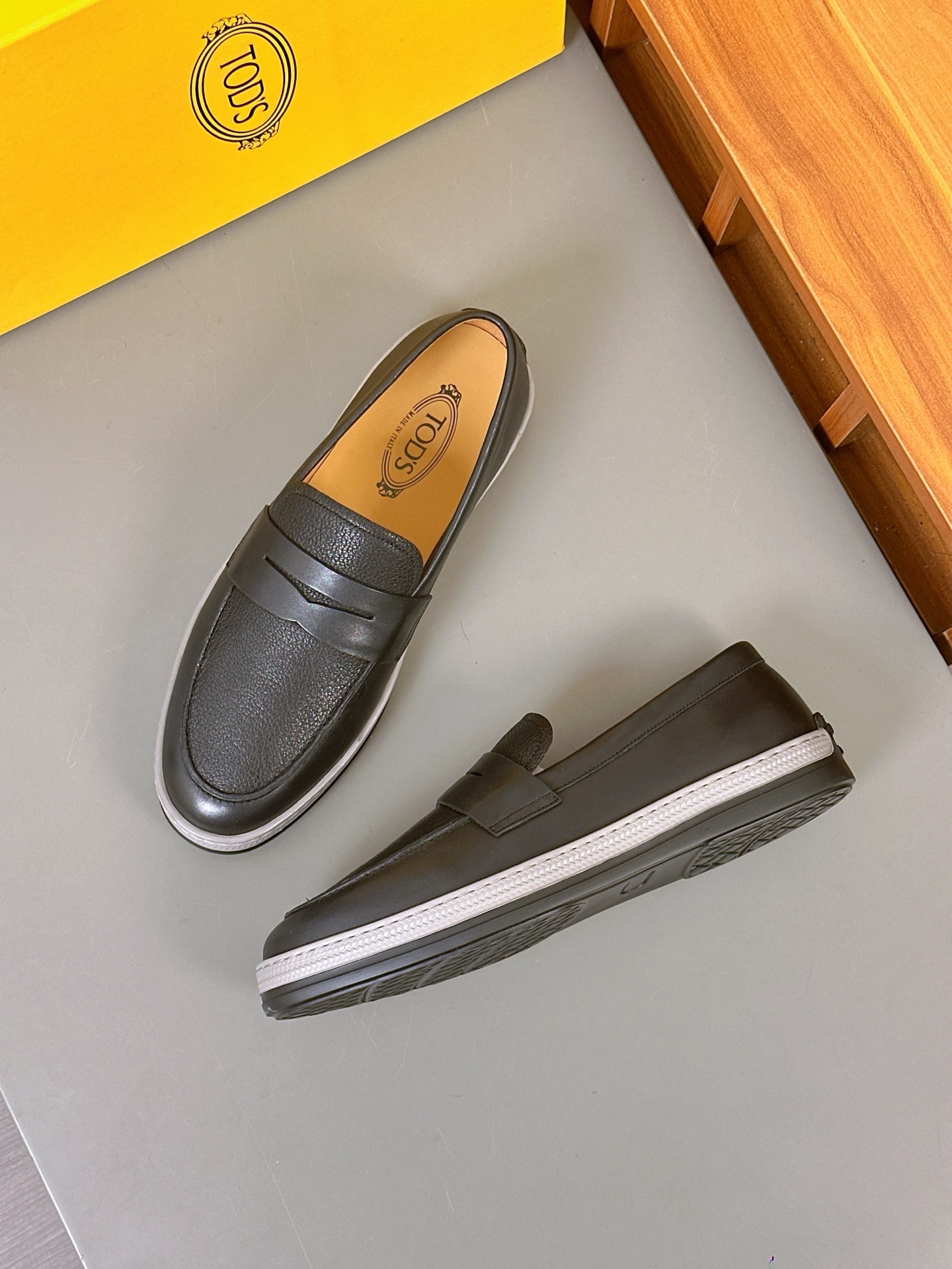 TOD'S/Tod's nuevos mocasines de hombre esta sección de zapatos a aterciopelada suave gamuza y piel d
