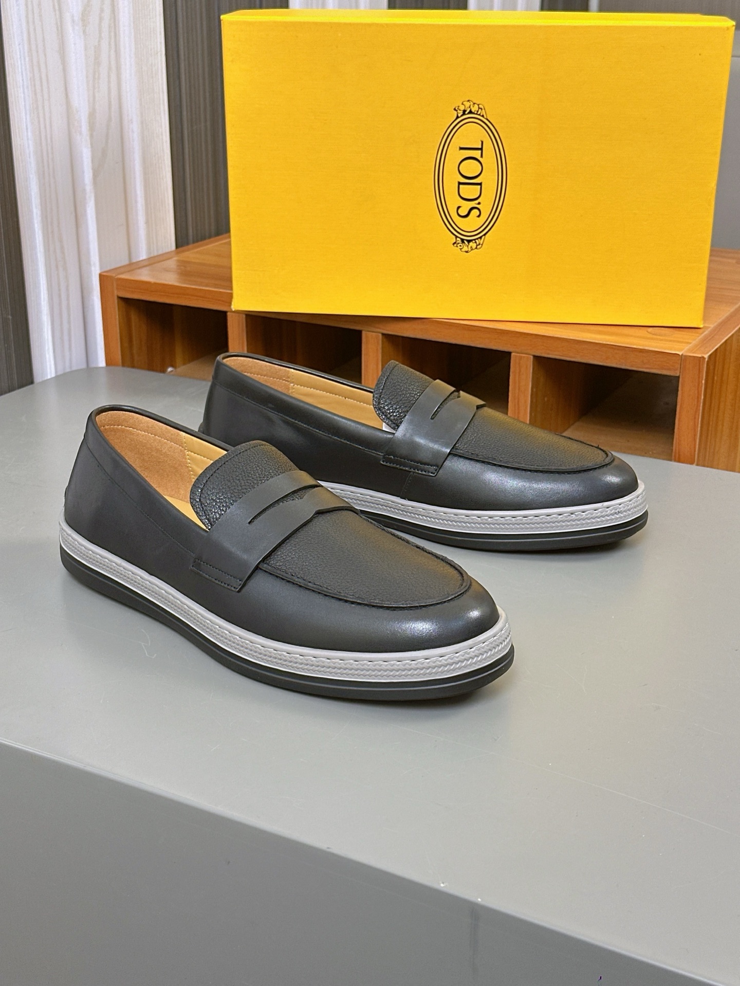 TOD'S/Tod's nuevos mocasines de hombre esta sección de zapatos a aterciopelada suave gamuza y piel d