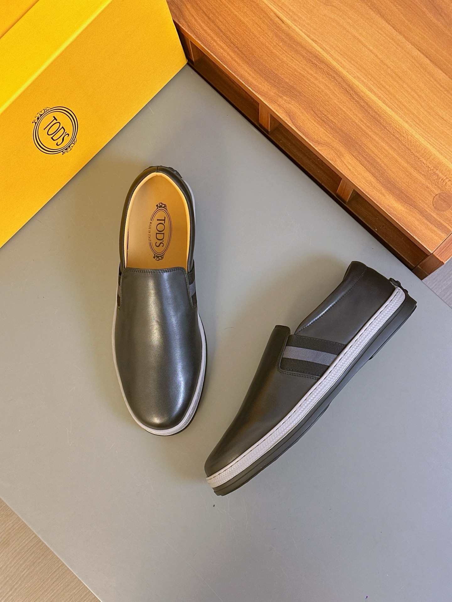 TOD'S/Tod's nuevos mocasines de hombre esta sección de zapatos a aterciopelada suave gamuza y piel d