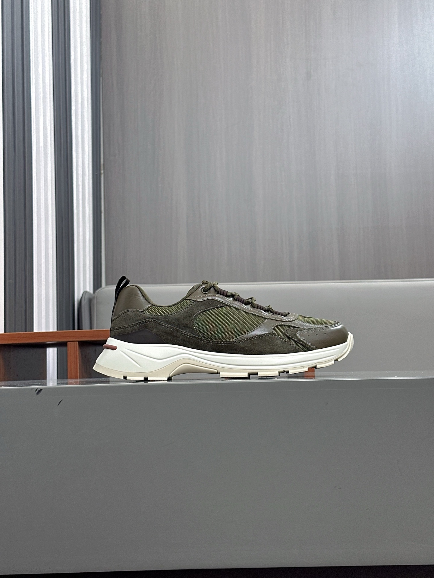 high quality/LoroPian*/Noyo LP Cairn Walk Men's SneakerEl entrenador de inspiración urbana se adapta
