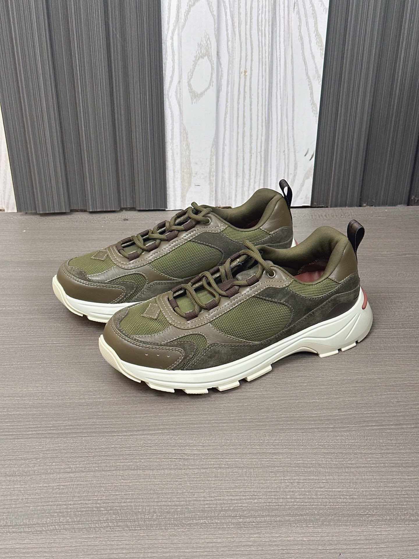 high quality/LoroPian*/Noyo LP Cairn Walk Men's SneakerEl entrenador de inspiración urbana se adapta