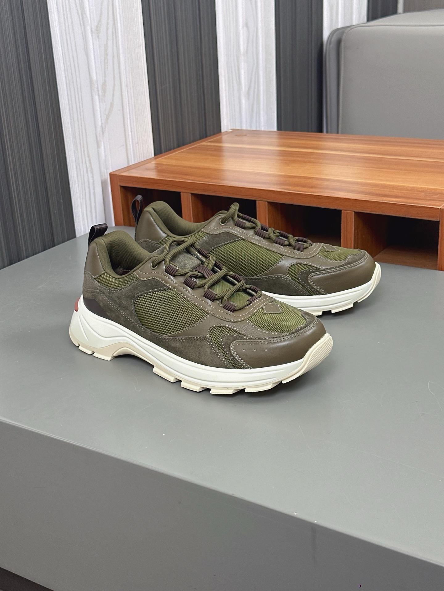 high quality/LoroPian*/Noyo LP Cairn Walk Men's SneakerEl entrenador de inspiración urbana se adapta