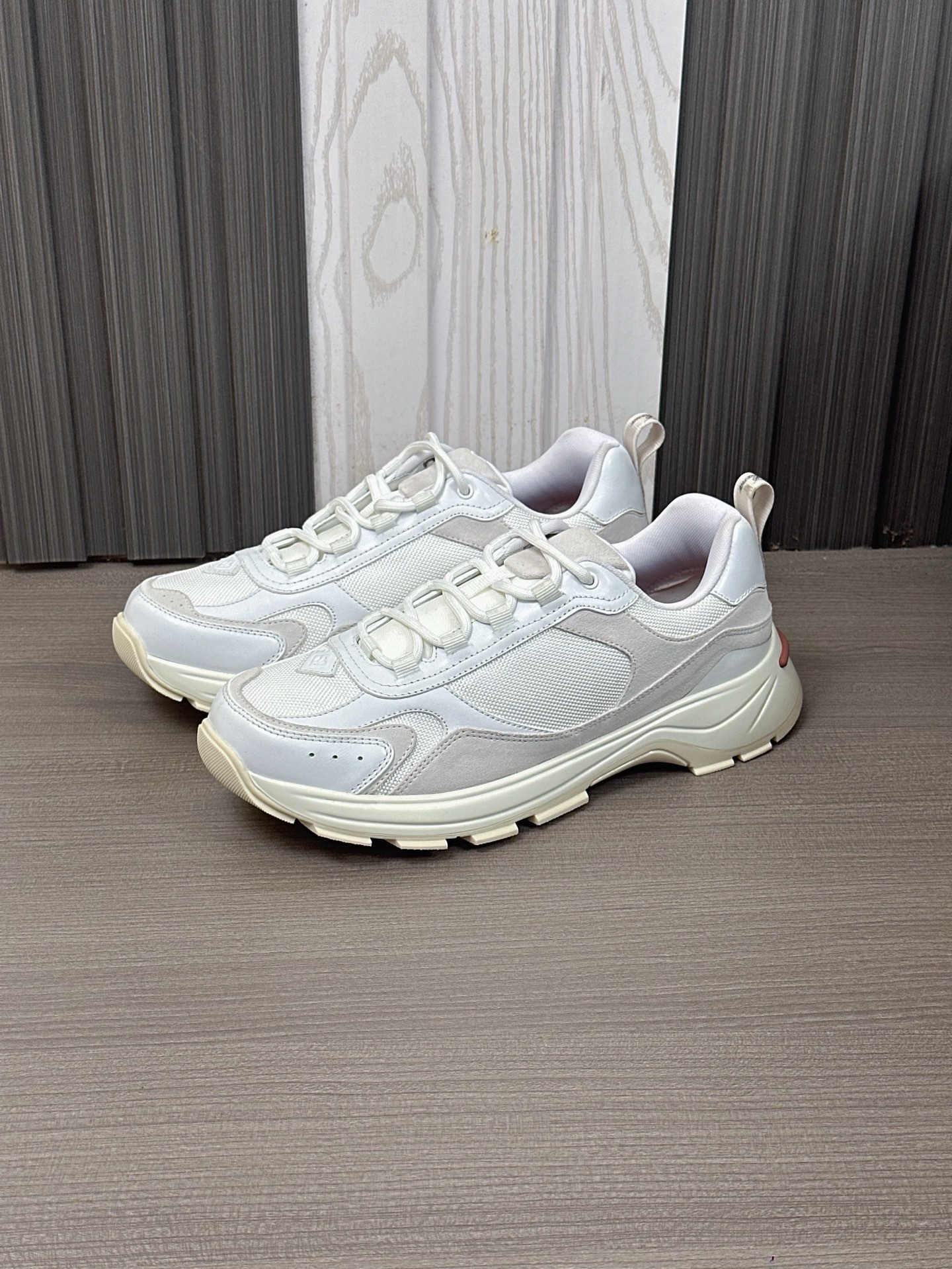high quality/LoroPian*/Noyo LP Cairn Walk Men's SneakerEl entrenador de inspiración urbana se adapta