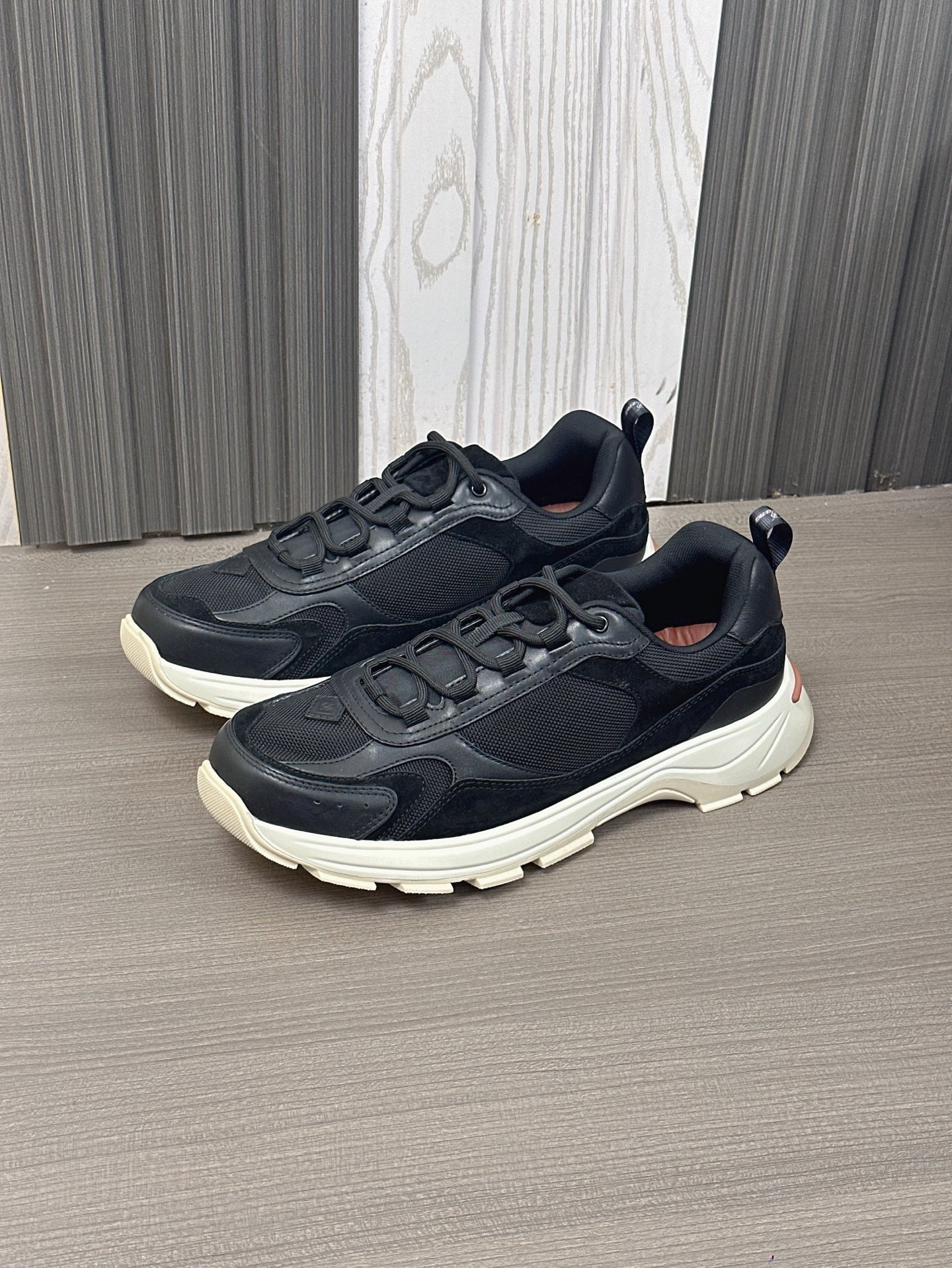 high quality/LoroPian*/Noyo LP Cairn Walk Men's SneakerEl entrenador de inspiración urbana se adapta