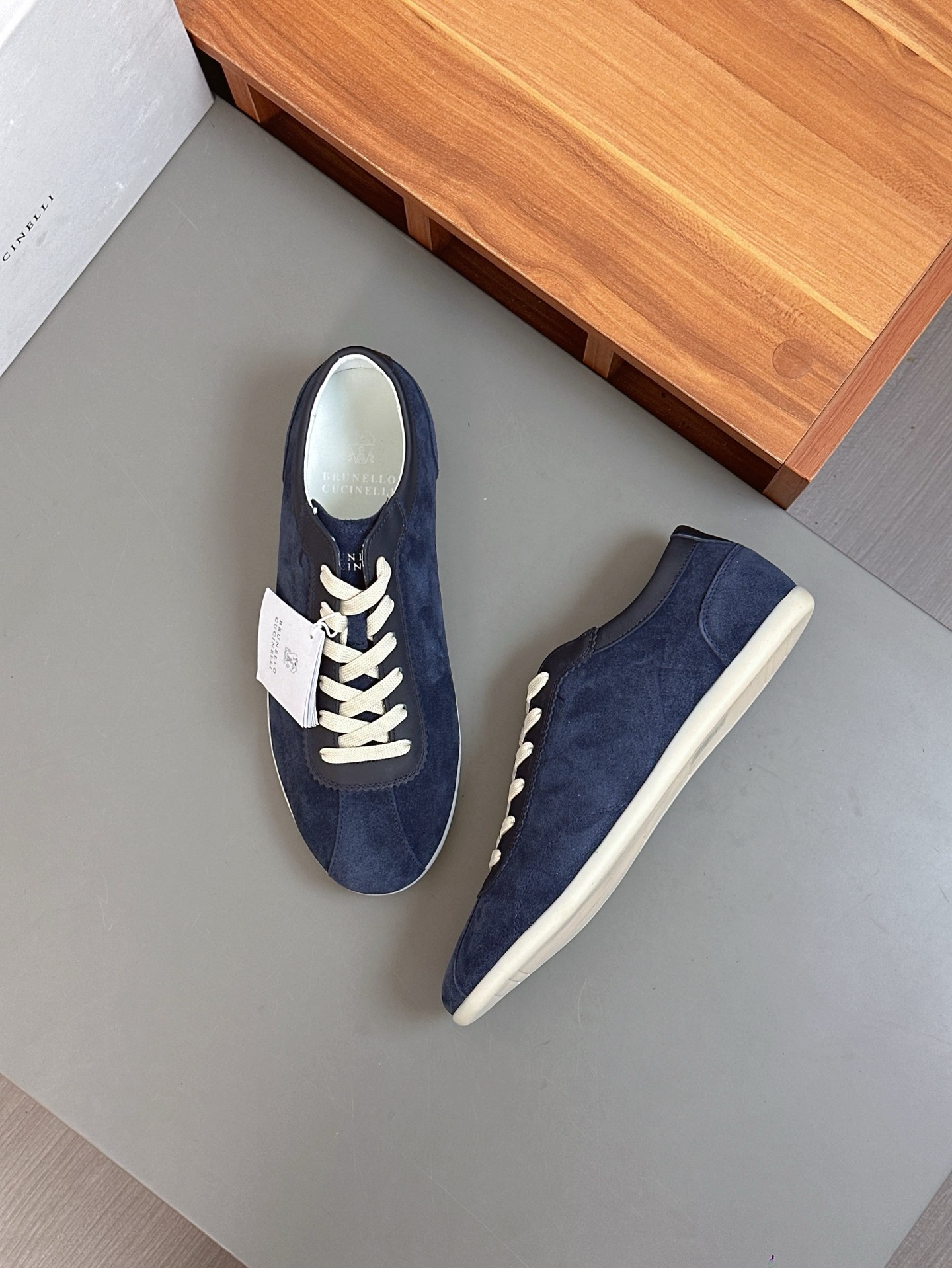 Brunello Cucinelli entrenadores de gamuza, zapatos de entrenamiento alemán, zapatos casuales de los 