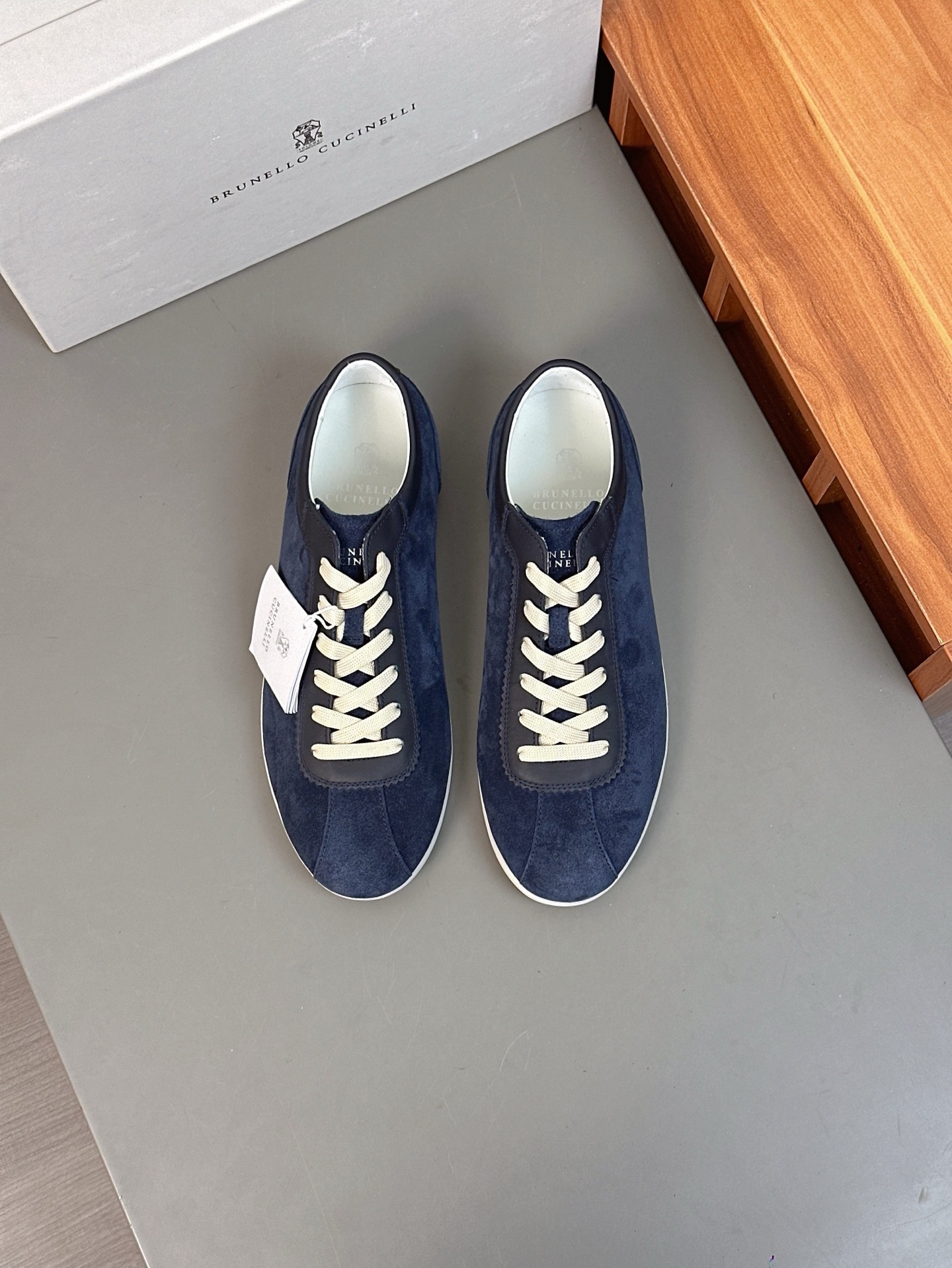Brunello Cucinelli entrenadores de gamuza, zapatos de entrenamiento alemán, zapatos casuales de los 