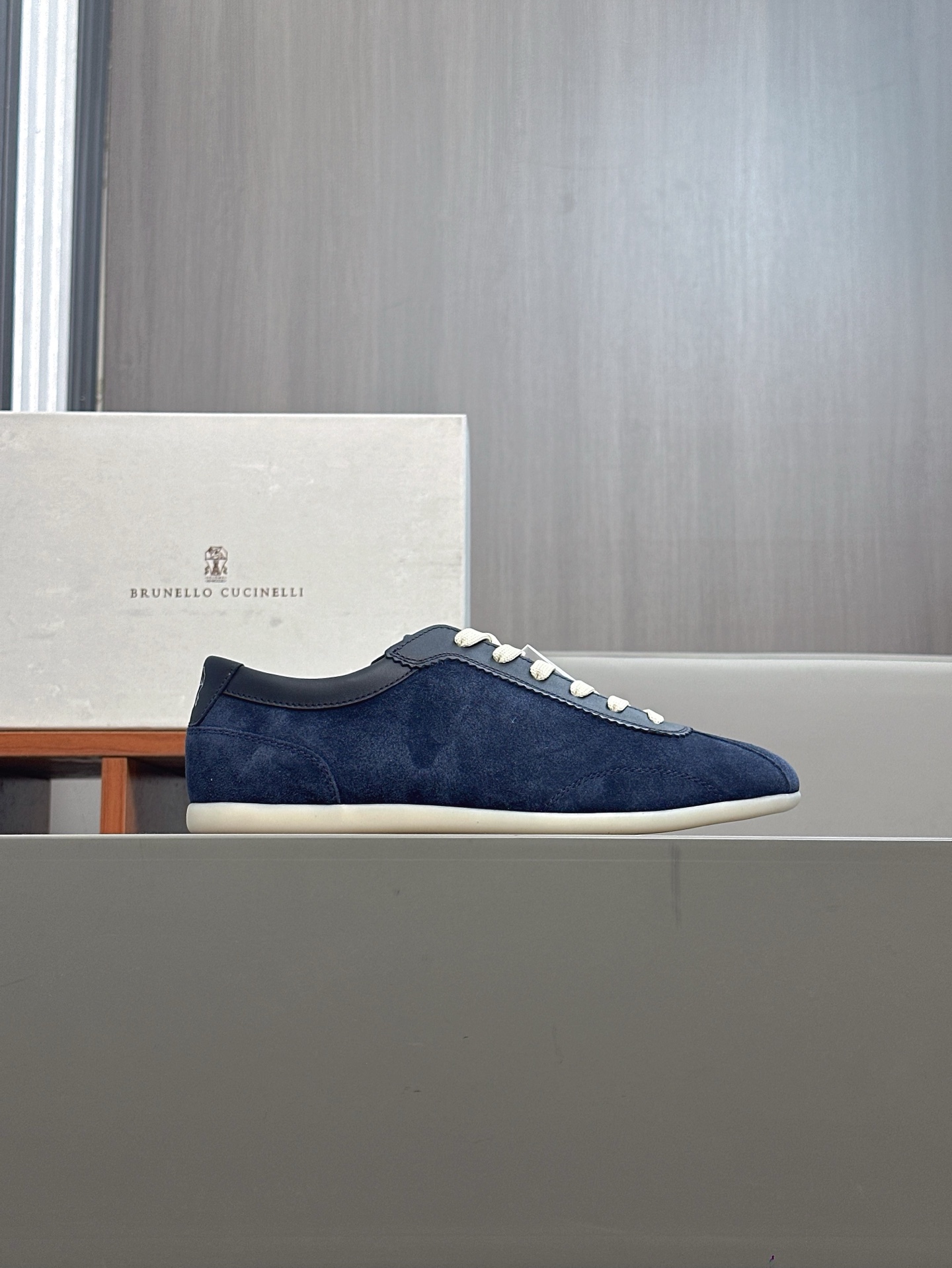 Brunello Cucinelli entrenadores de gamuza, zapatos de entrenamiento alemán, zapatos casuales de los 