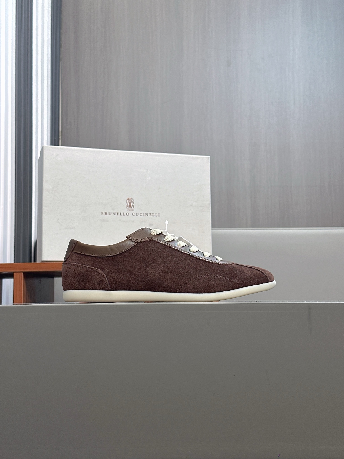 Brunello Cucinelli entrenadores de gamuza, zapatos de entrenamiento alemán, zapatos casuales de los 
