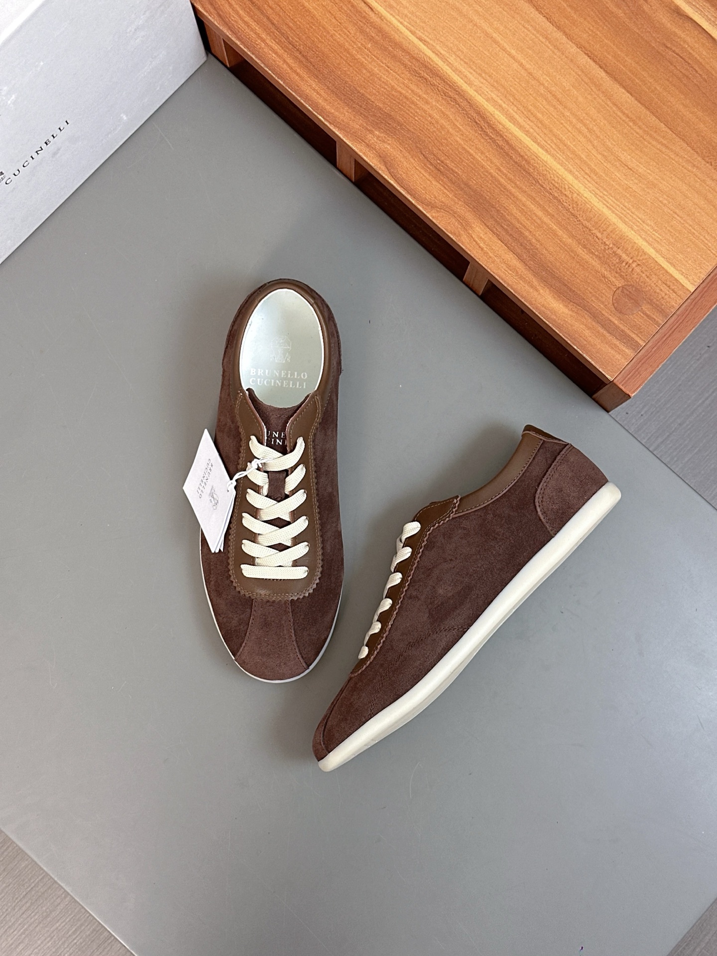 Brunello Cucinelli entrenadores de gamuza, zapatos de entrenamiento alemán, zapatos casuales de los 