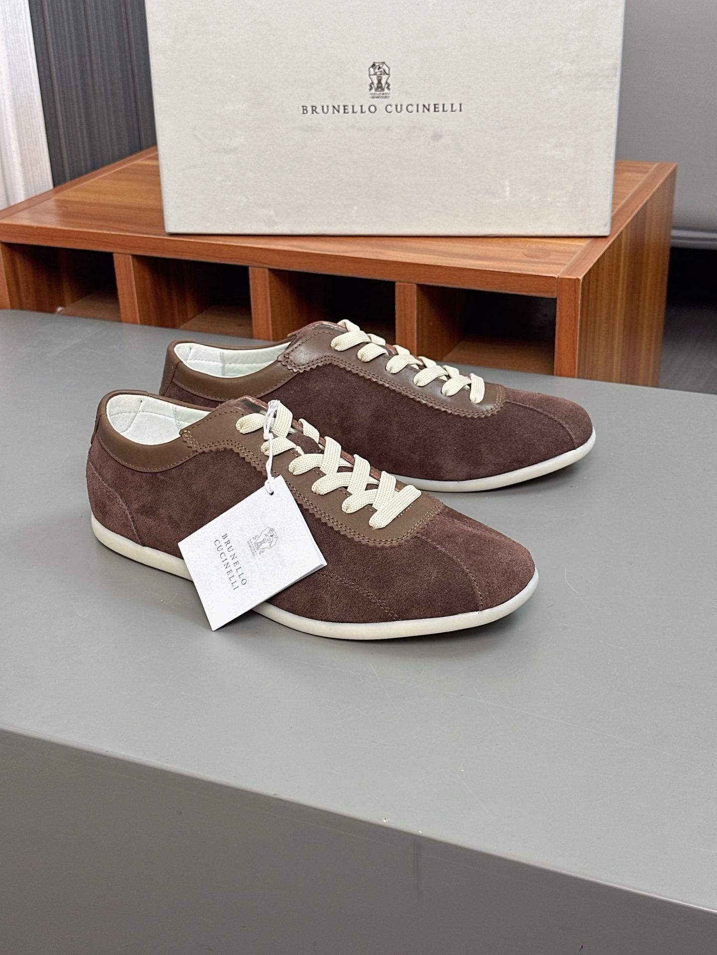 Brunello Cucinelli entrenadores de gamuza, zapatos de entrenamiento alemán, zapatos casuales de los 