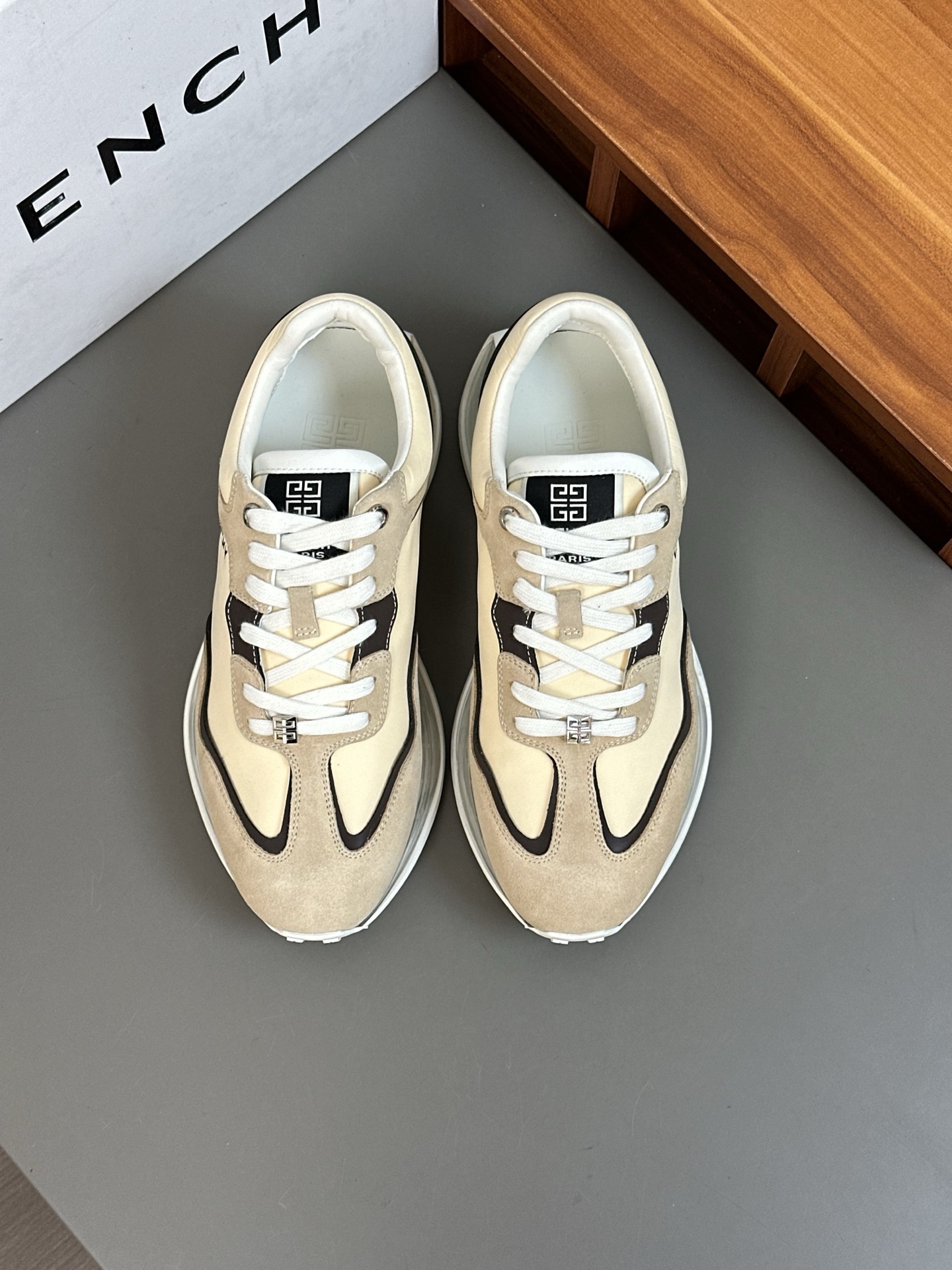NO:278839,Men's low-top casual shoes - made of black hollow leather material, with 4G LOGO embellished with the tongue, and logo letter print on the sides - retro design, lightweight transparent and white technology sole. Size 39-45,19860909男士低帮休闲鞋 -采用黑色镂空皮革材质,鞋舌点缀4G LOGO,侧面饰以logo字母印花 -复古设计,轻盈透明和白色科技鞋底. 码数39-45,,Men's shoes