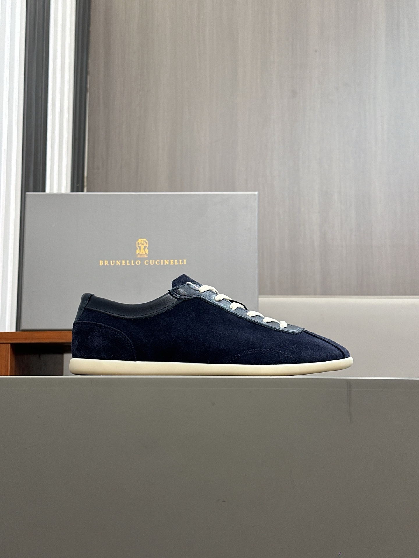 Brunello Cucinelli entrenadores de gamuza, zapatos de entrenamiento alemán, zapatos casuales de los 
