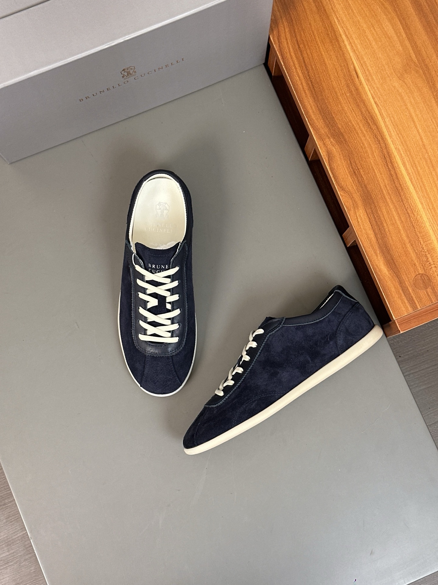 Brunello Cucinelli entrenadores de gamuza, zapatos de entrenamiento alemán, zapatos casuales de los 