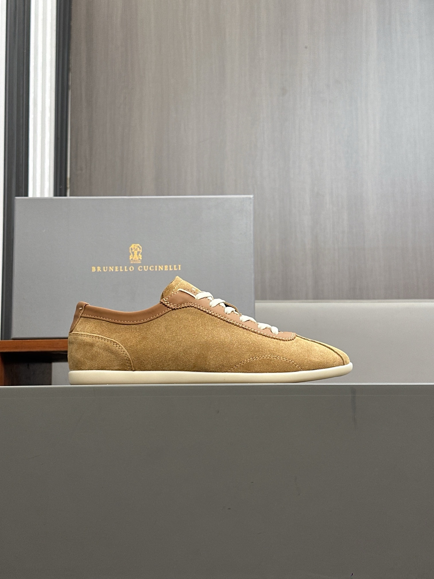 Brunello Cucinelli entrenadores de gamuza, zapatos de entrenamiento alemán, zapatos casuales de los 