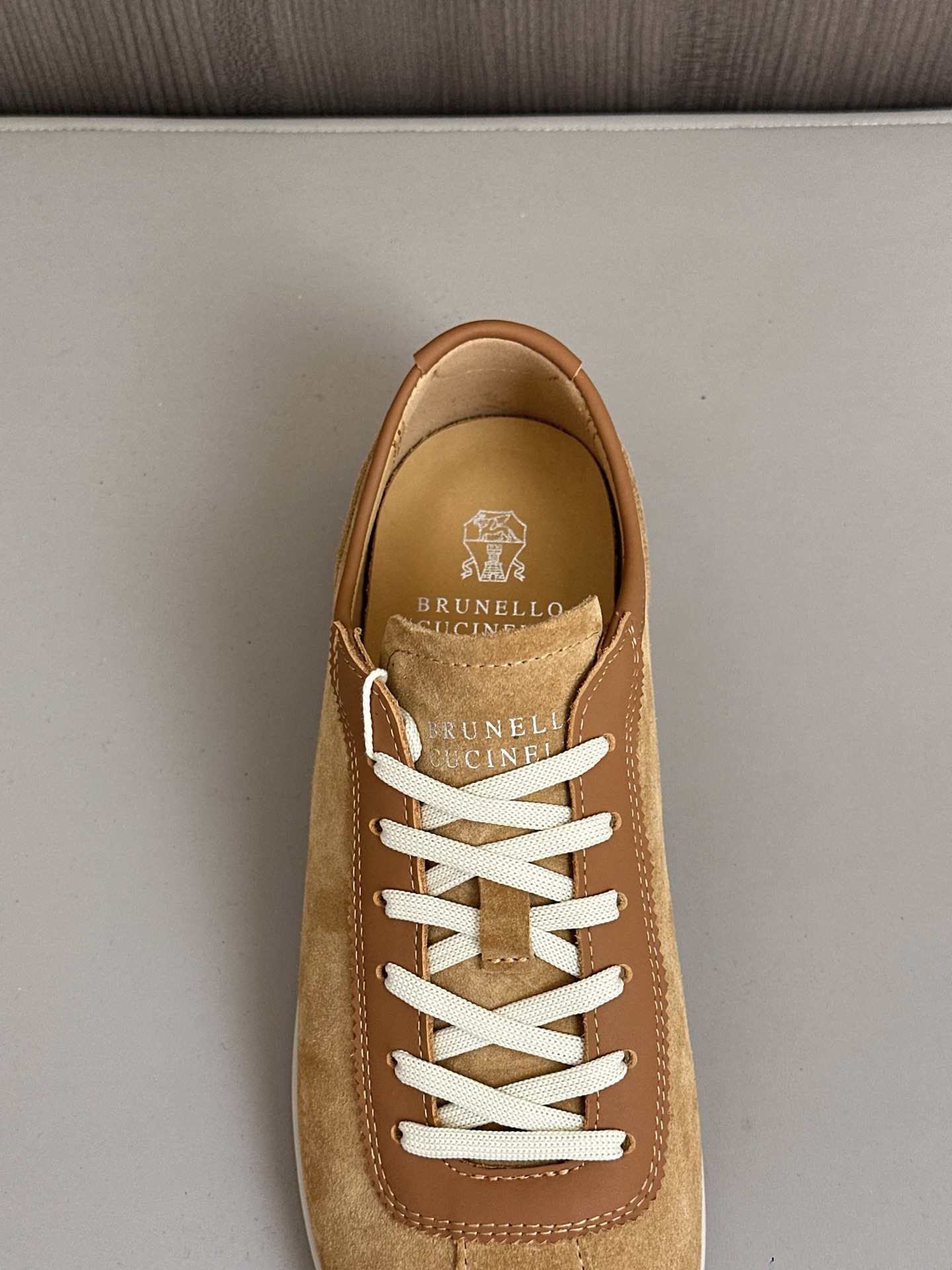 Brunello Cucinelli entrenadores de gamuza, zapatos de entrenamiento alemán, zapatos casuales de los 