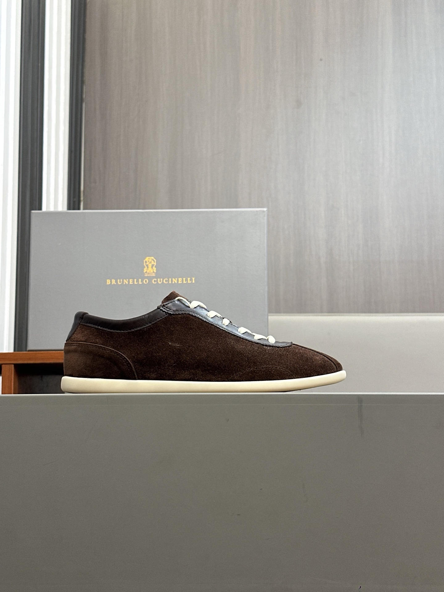 Brunello Cucinelli entrenadores de gamuza, zapatos de entrenamiento alemán, zapatos casuales de los 