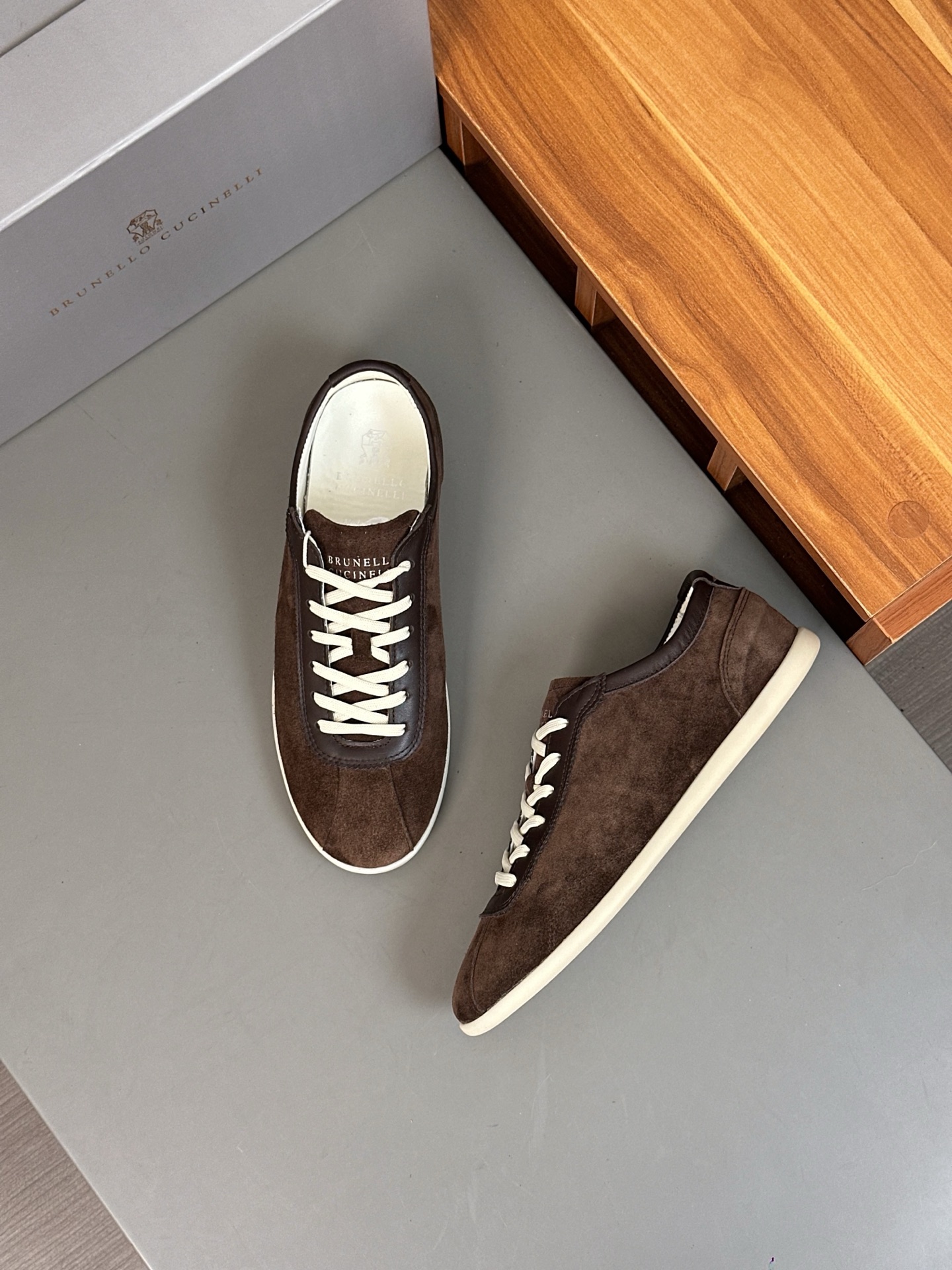 Brunello Cucinelli entrenadores de gamuza, zapatos de entrenamiento alemán, zapatos casuales de los 