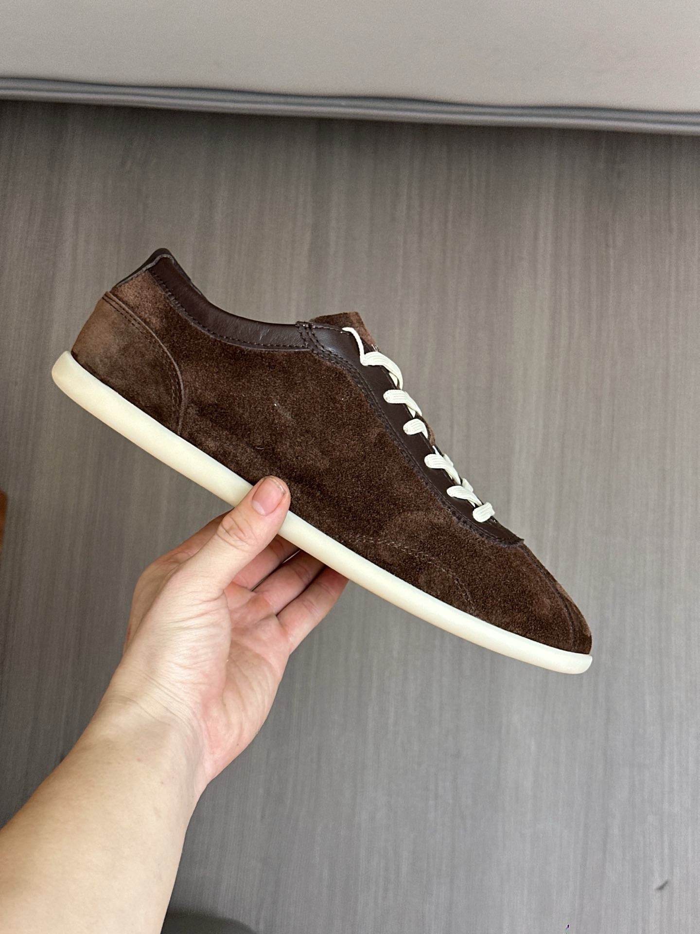 Brunello Cucinelli entrenadores de gamuza, zapatos de entrenamiento alemán, zapatos casuales de los 