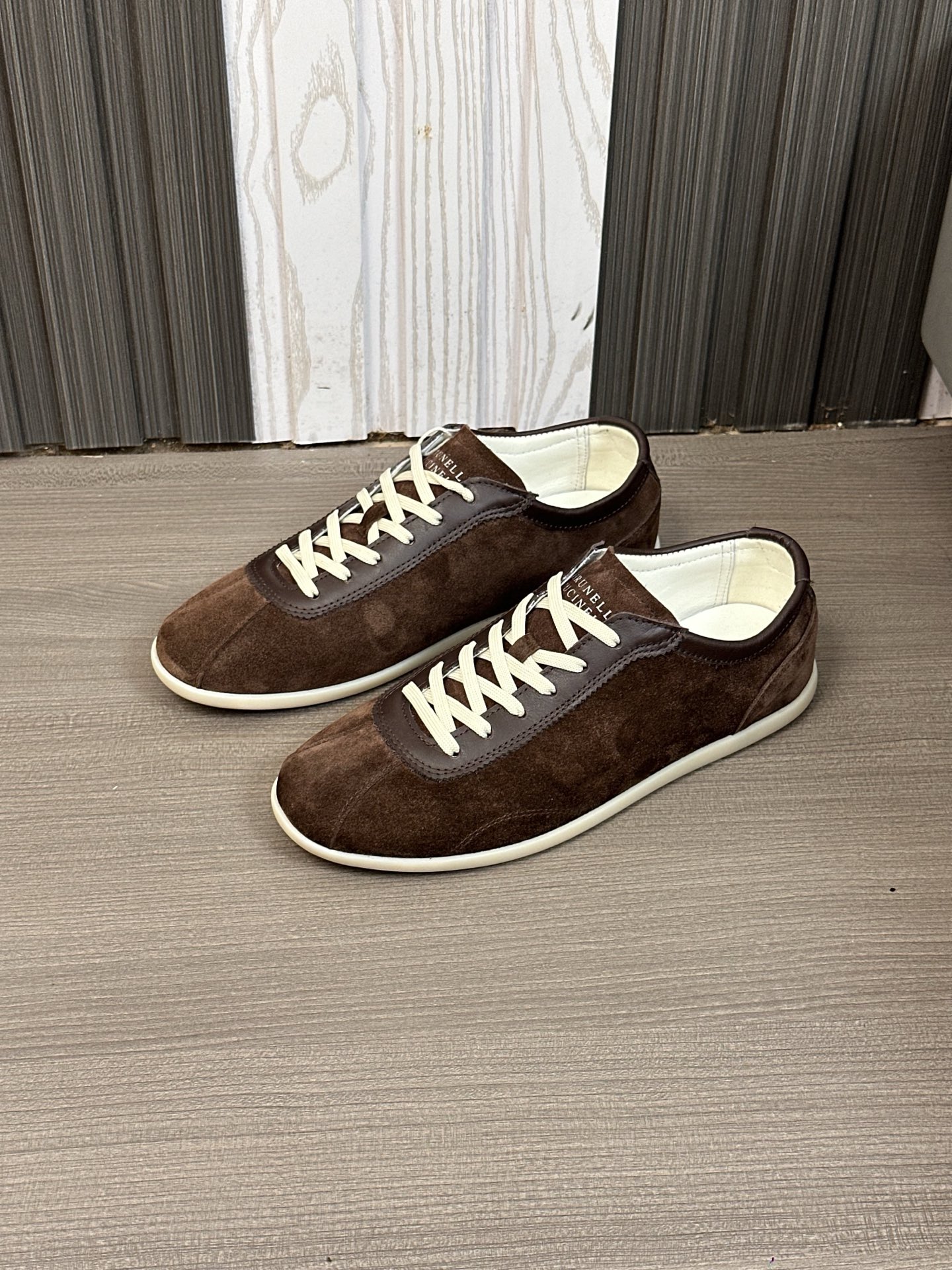 Brunello Cucinelli entrenadores de gamuza, zapatos de entrenamiento alemán, zapatos casuales de los 