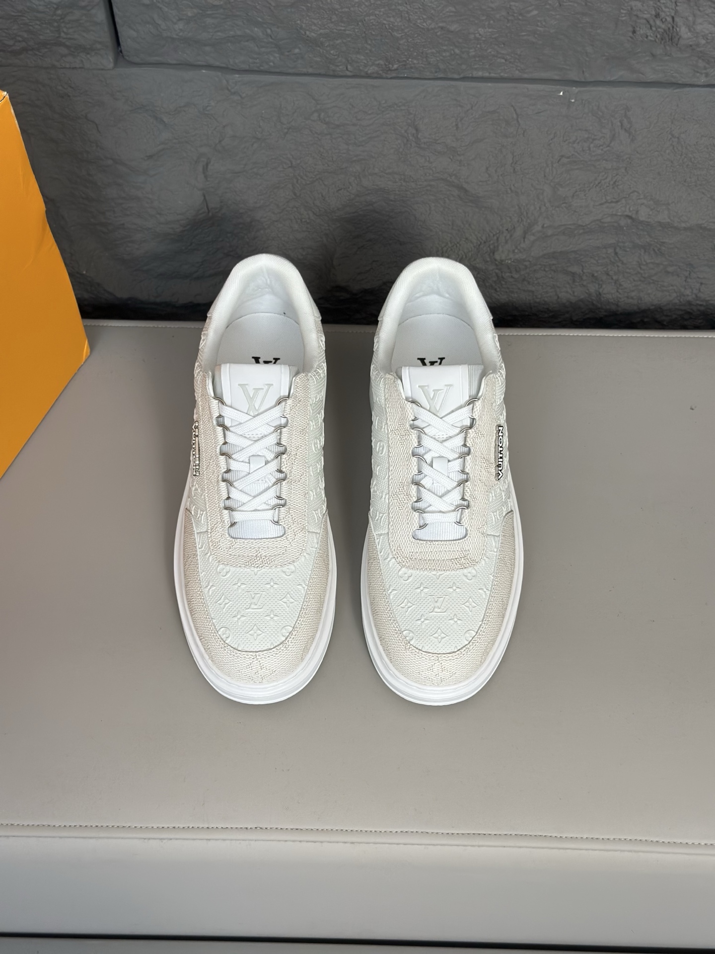 NO:344834,【Louis Vuitton】Louis Vuitton - High-end quality Original single casual sports shoes - Upper Napa calfskin, brand totem canvas cloth, shoe body. Heel; Silk-print brand logo - Inner water dyed cowhide - Outsole ultra-light TPR·rubber; Formed outsole - Ultra-high quality control, fine workmanship highlighted (high-end, noble, grade) -Size 38-44 (45, custom made),,louis vuitton,louis vuitton,cowhide19860909【Louis Vuitton】路易威登 -高端品质 原单休闲运动板鞋 -鞋面纳帕小牛皮、品牌图腾帆布布匹、鞋身.后跟；丝印品牌Logo -内里水染牛皮 -大底超轻TPR·橡胶; 成型大底 -超高品控·做工精细凸显(高端·贵气·档次) -Size 38-44（45,可订做）,,louis vuitton,louis vuitton,cowhide,Men's shoes