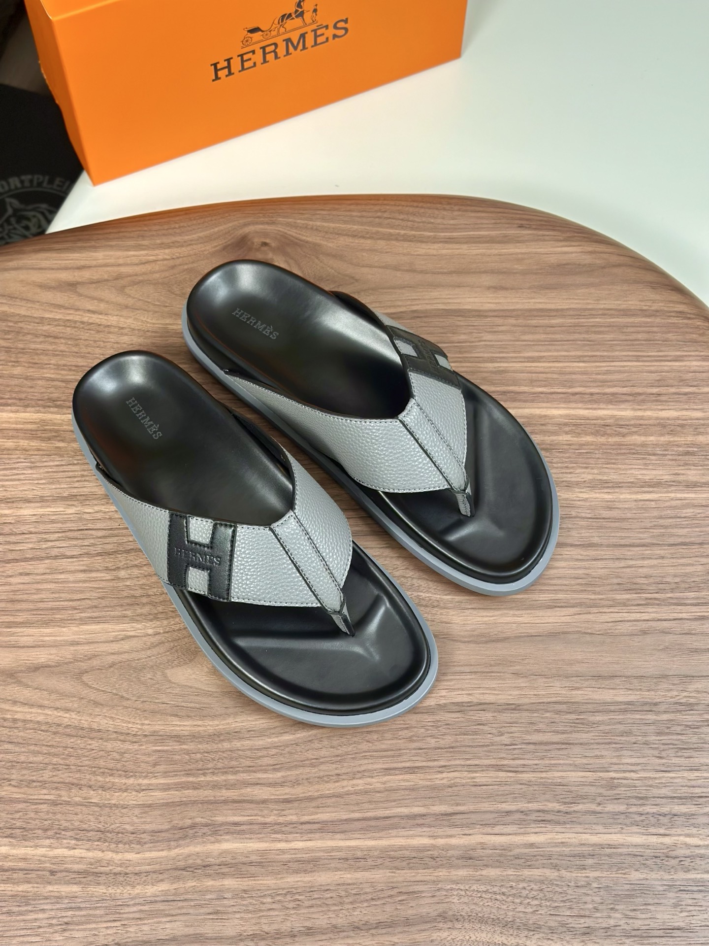 Precio de fábrica:120HERMES punto a largo plazo nuevas zapatillas Hermes, cuero de vaca de tela, res